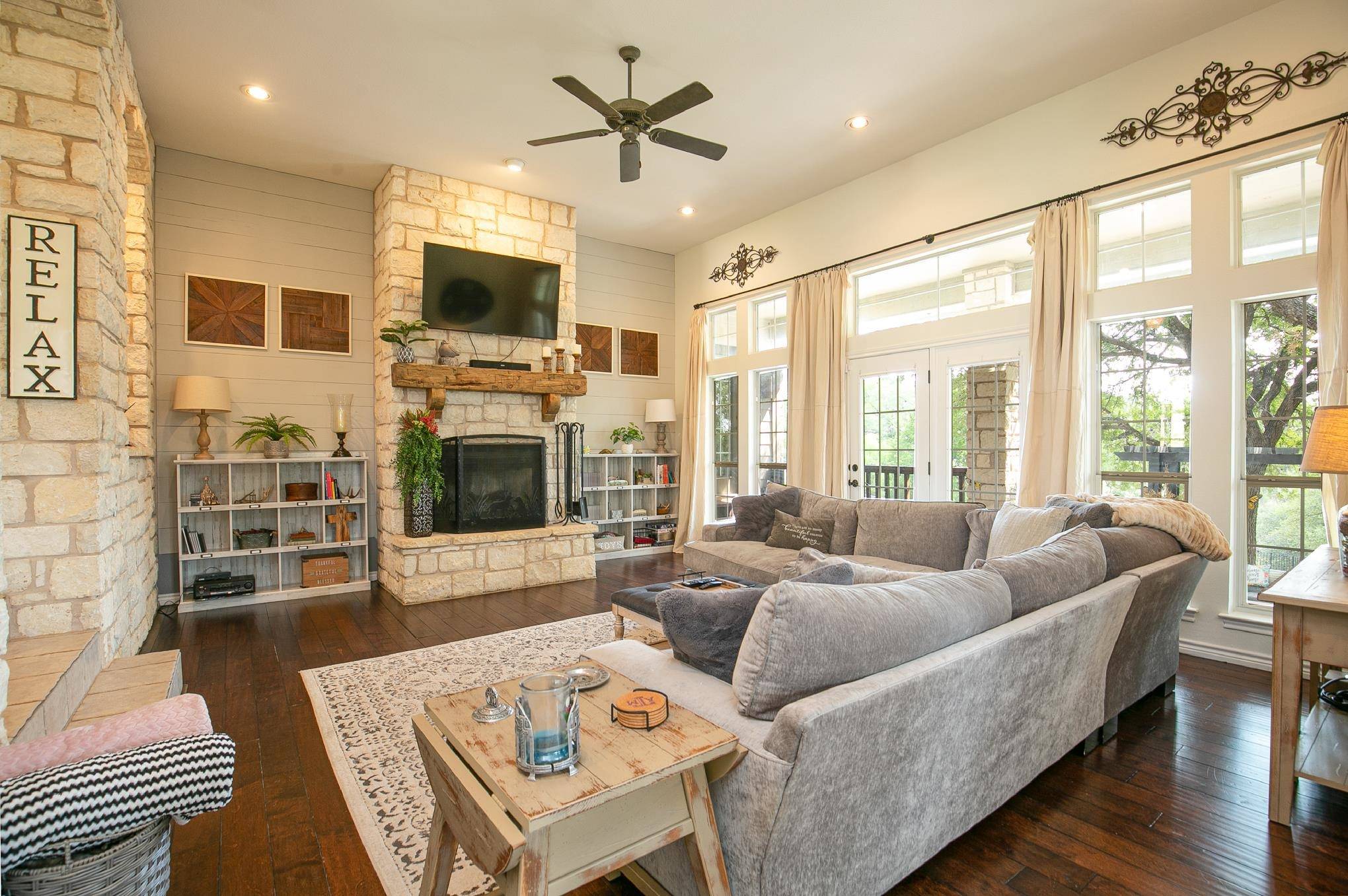 208 Gateway Circle, Marble Falls, TX 78654