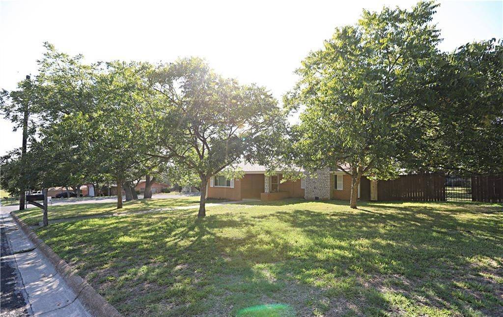 1302 W Avenue A, Lampasas, TX 76550