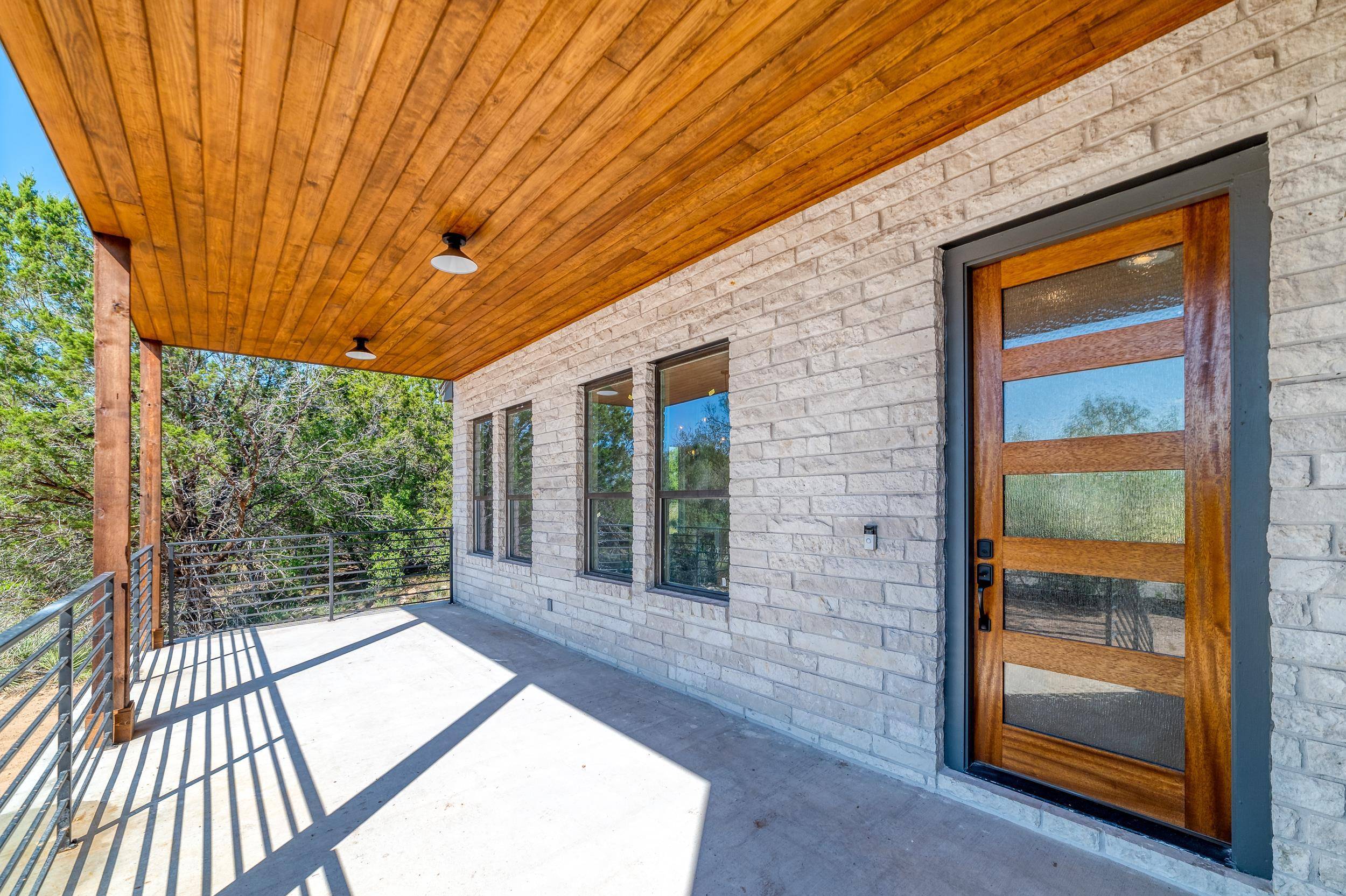 101 Cove Creek Dr, Spicewood, TX 78669