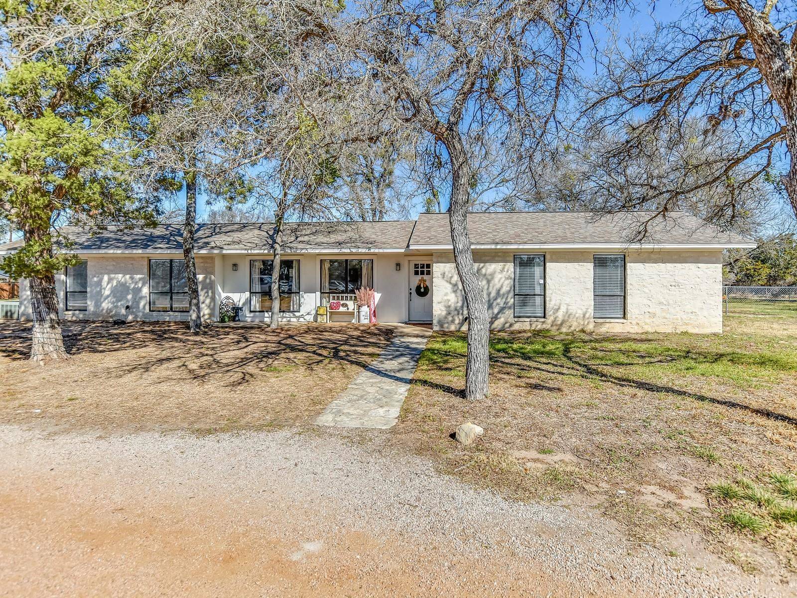 213 E Oak Ridge DR, Marble Falls, TX 78654