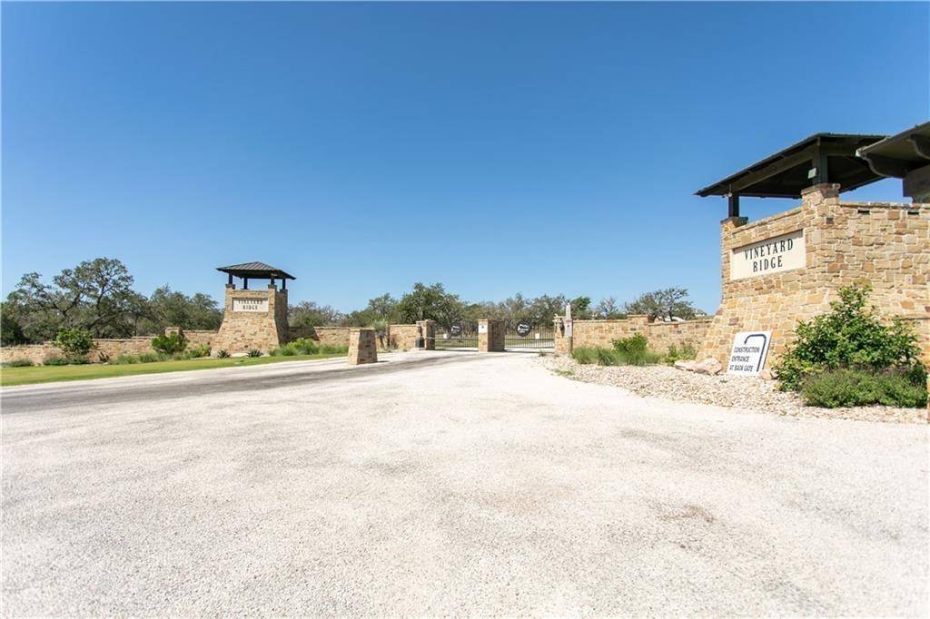 152 Axis CIR, Fredericksburg, TX 78624