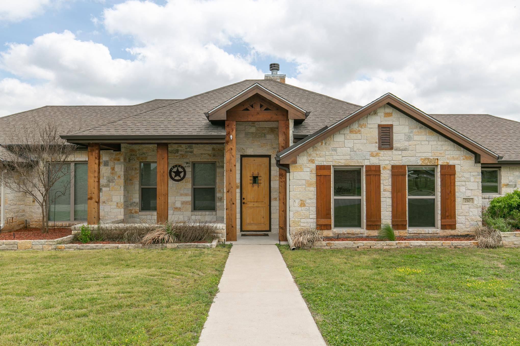 210 Stonehenge, Marble Falls, TX 78654