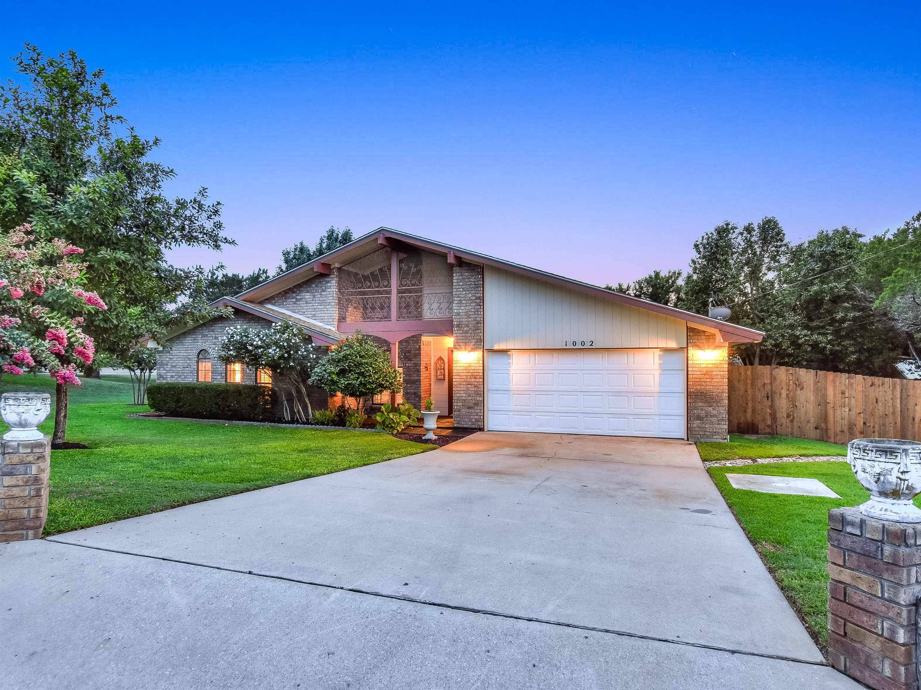 1002 Ridge Point DR, Marble Falls, TX 78654