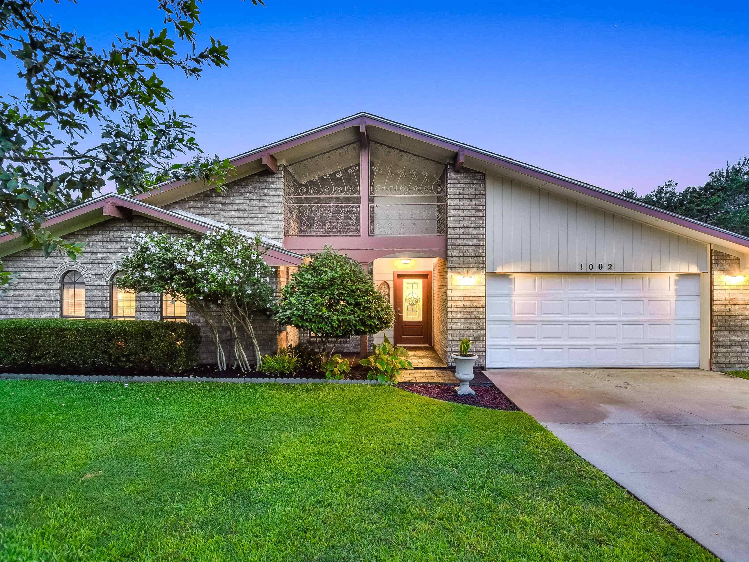 1002 Ridge Point DR, Marble Falls, TX 78654