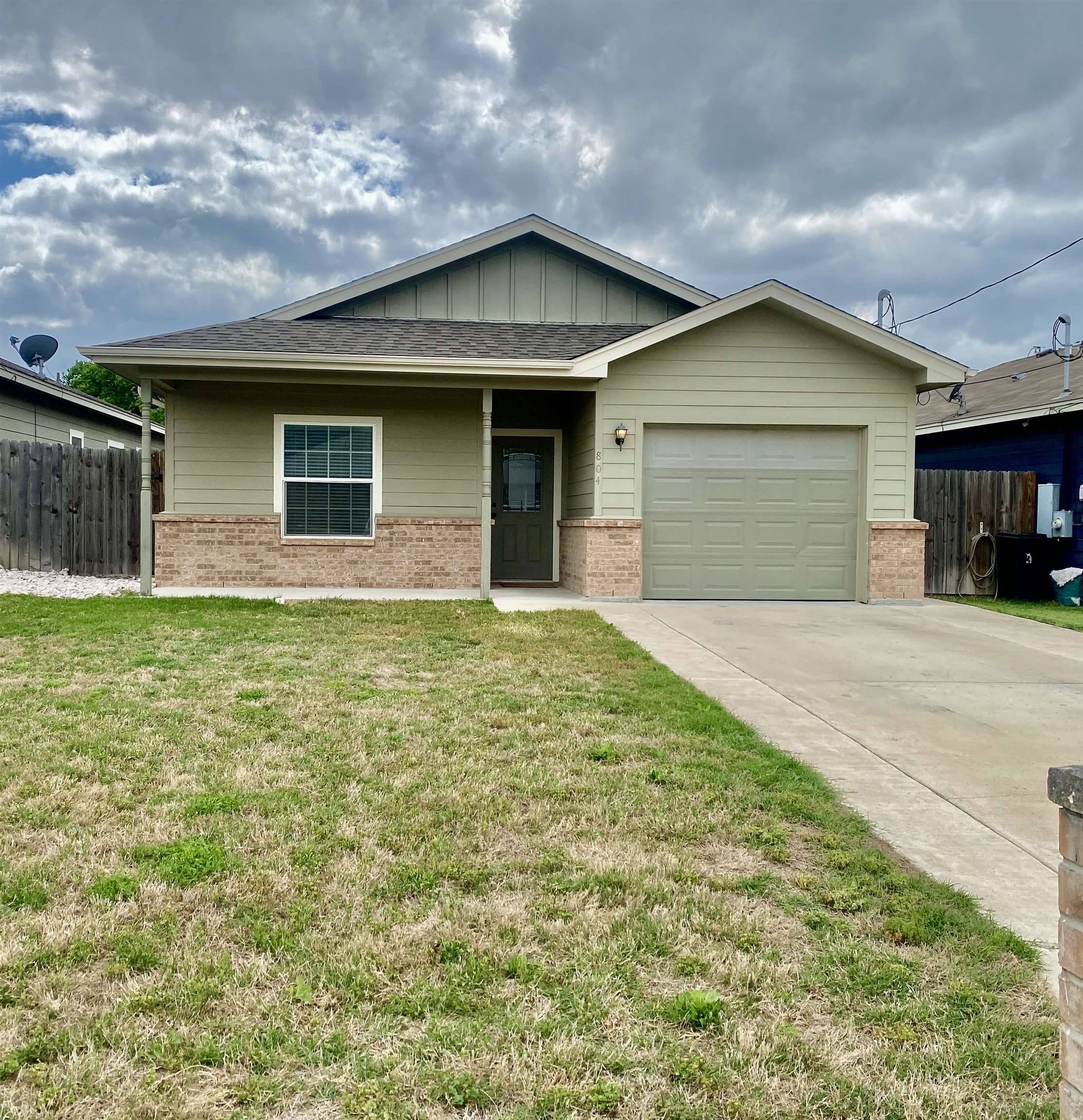 804 S Live Oak St ST, Lampasas, TX 76550