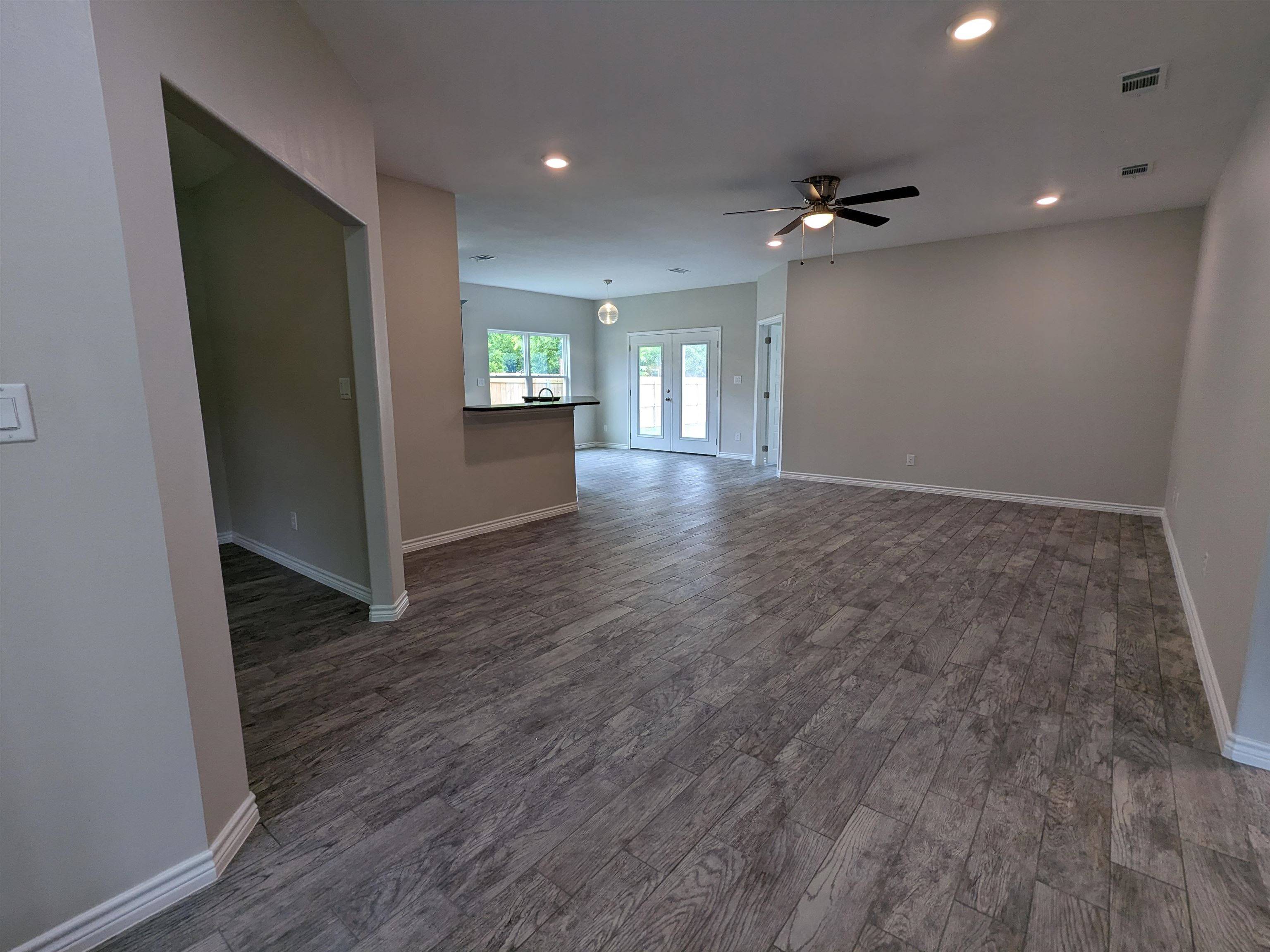 207 N Race ST, Lampasas, TX 76550