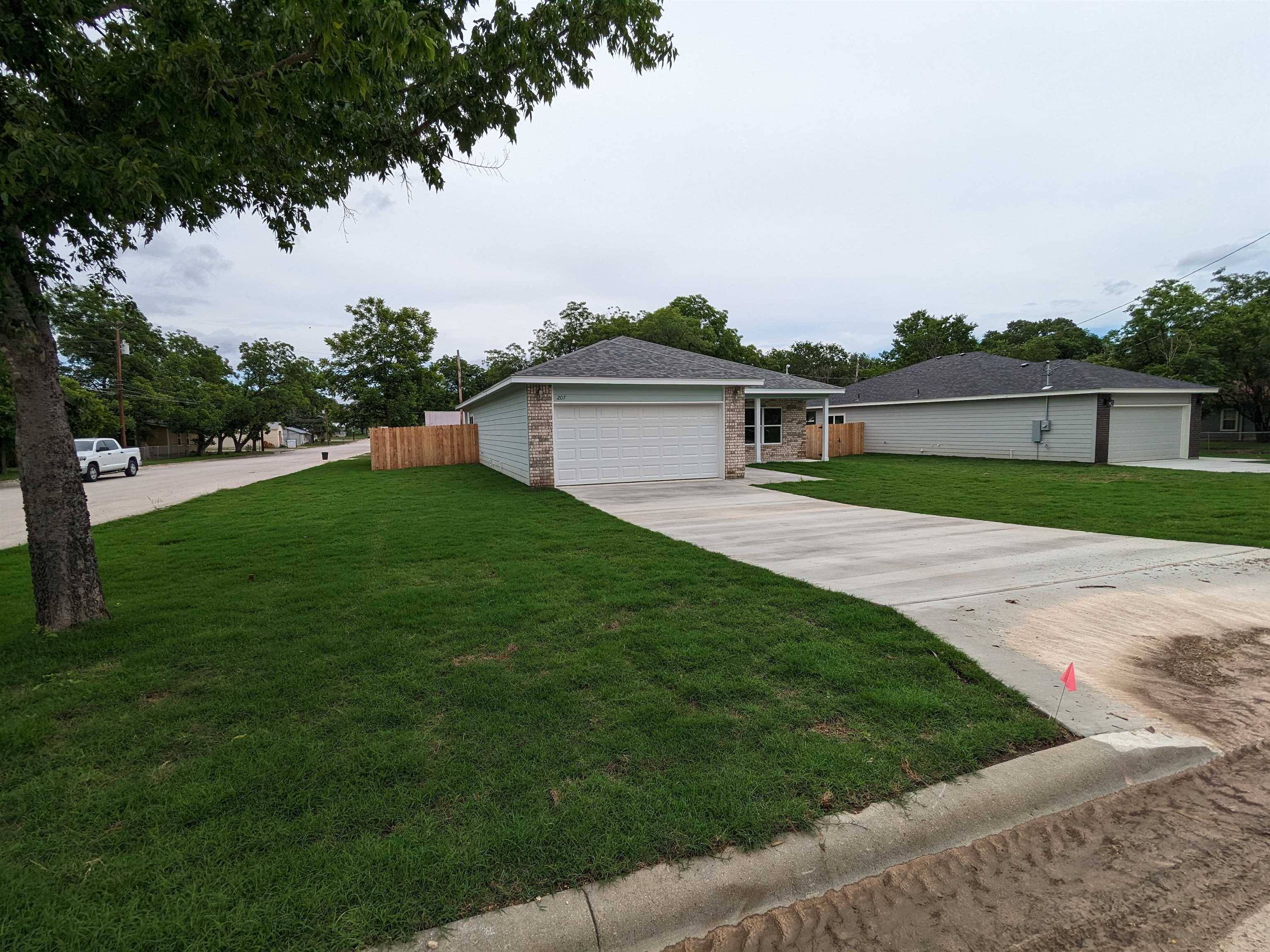 207 N Race ST, Lampasas, TX 76550