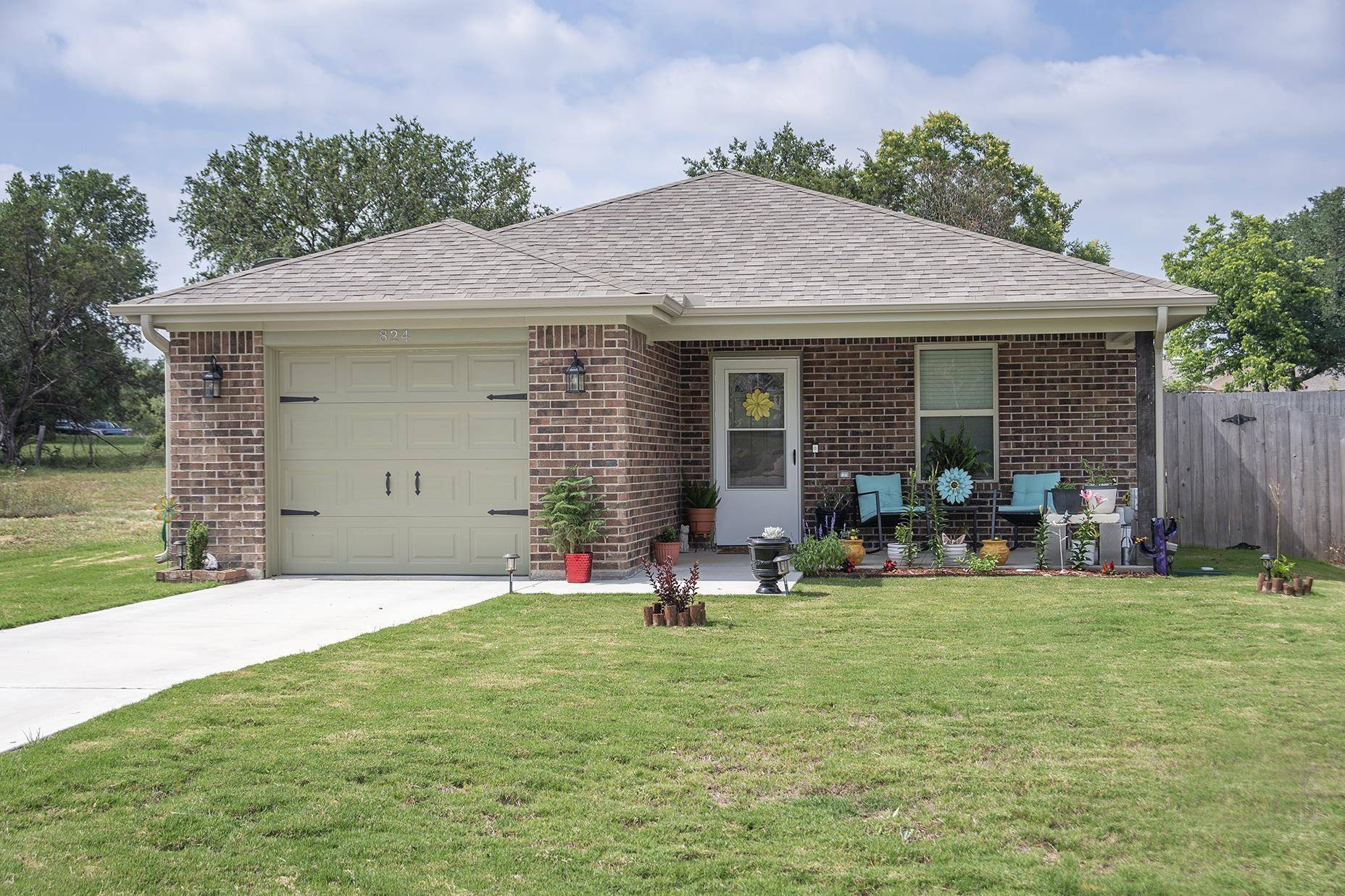 824 Elijah LN, Lampasas, TX 76550