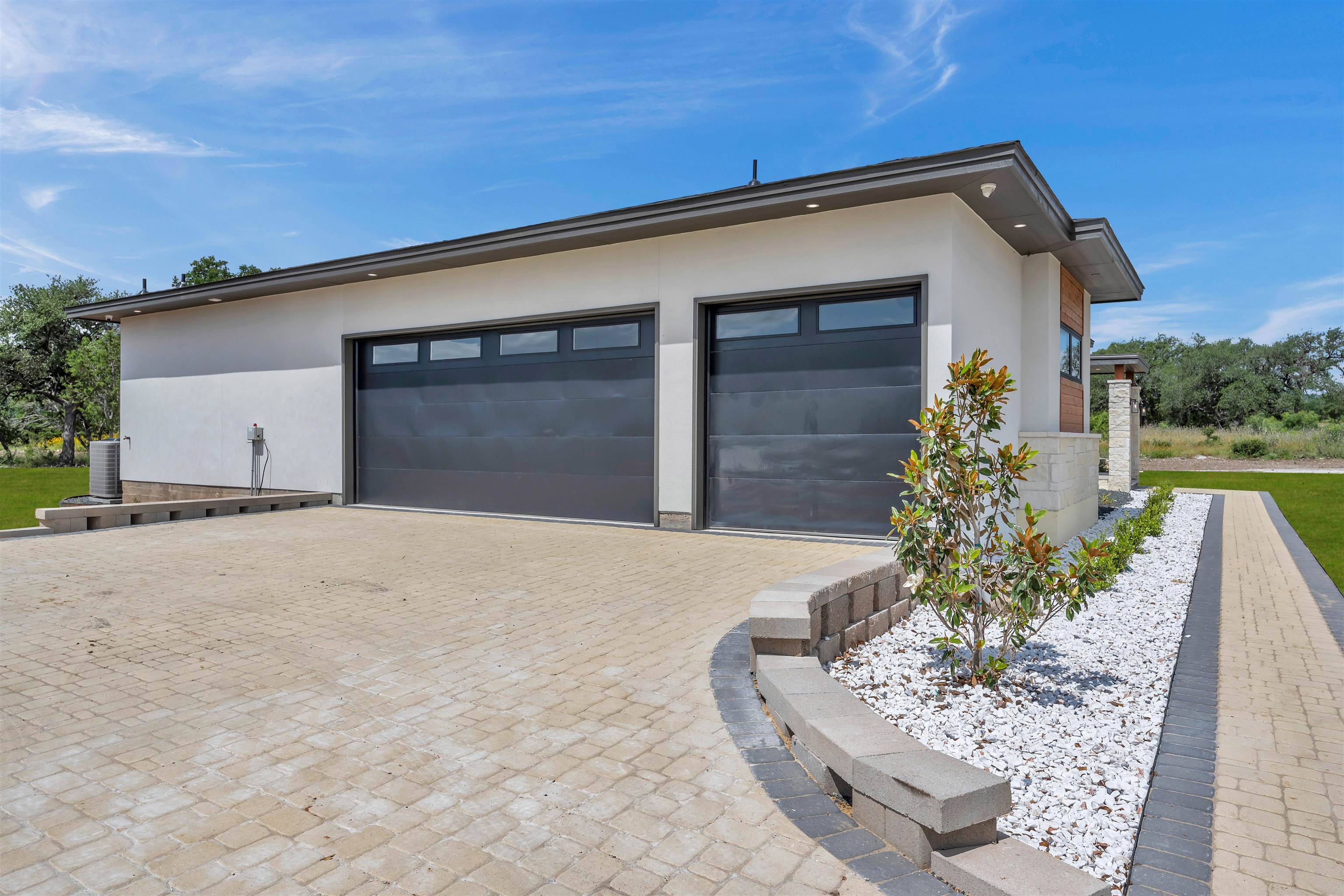 325 Spicewood Trails DR, Spicewood, TX 78669-0000