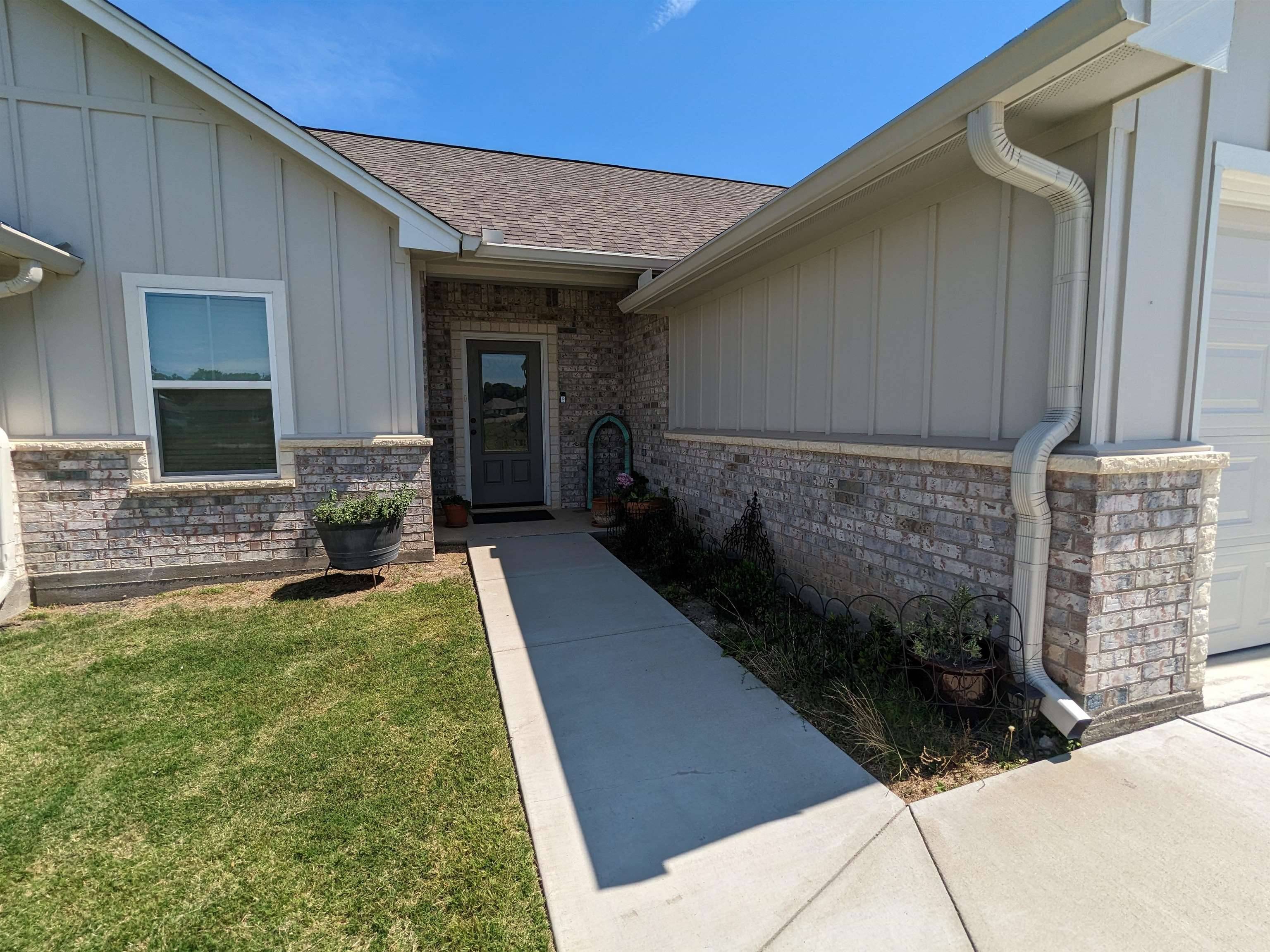 1166 Limestone Dr, Lampasas, TX 76550