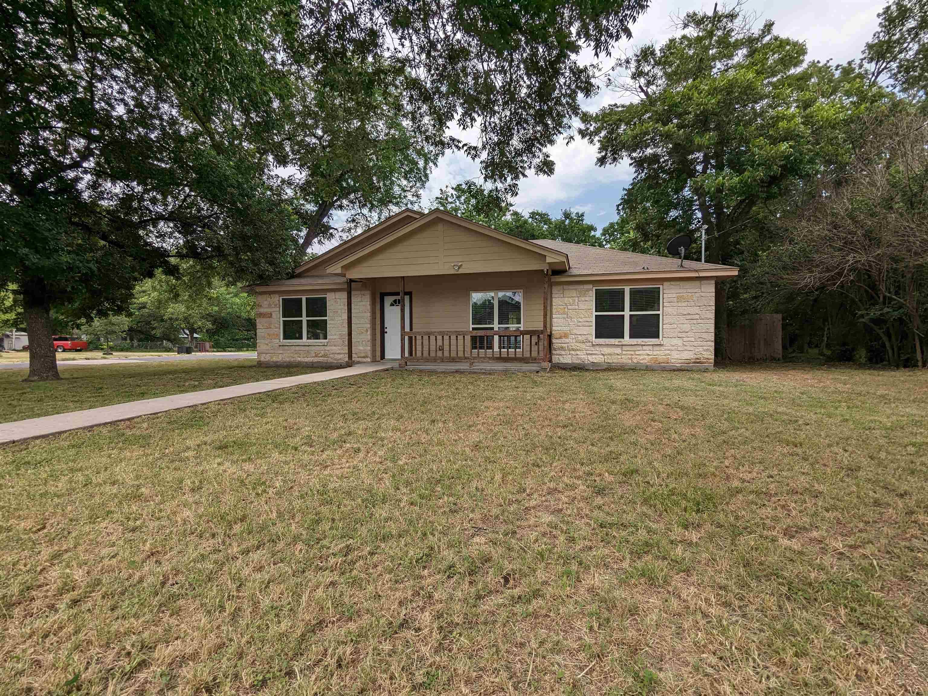 1212 E Avenue G, Lampasas, TX 76550