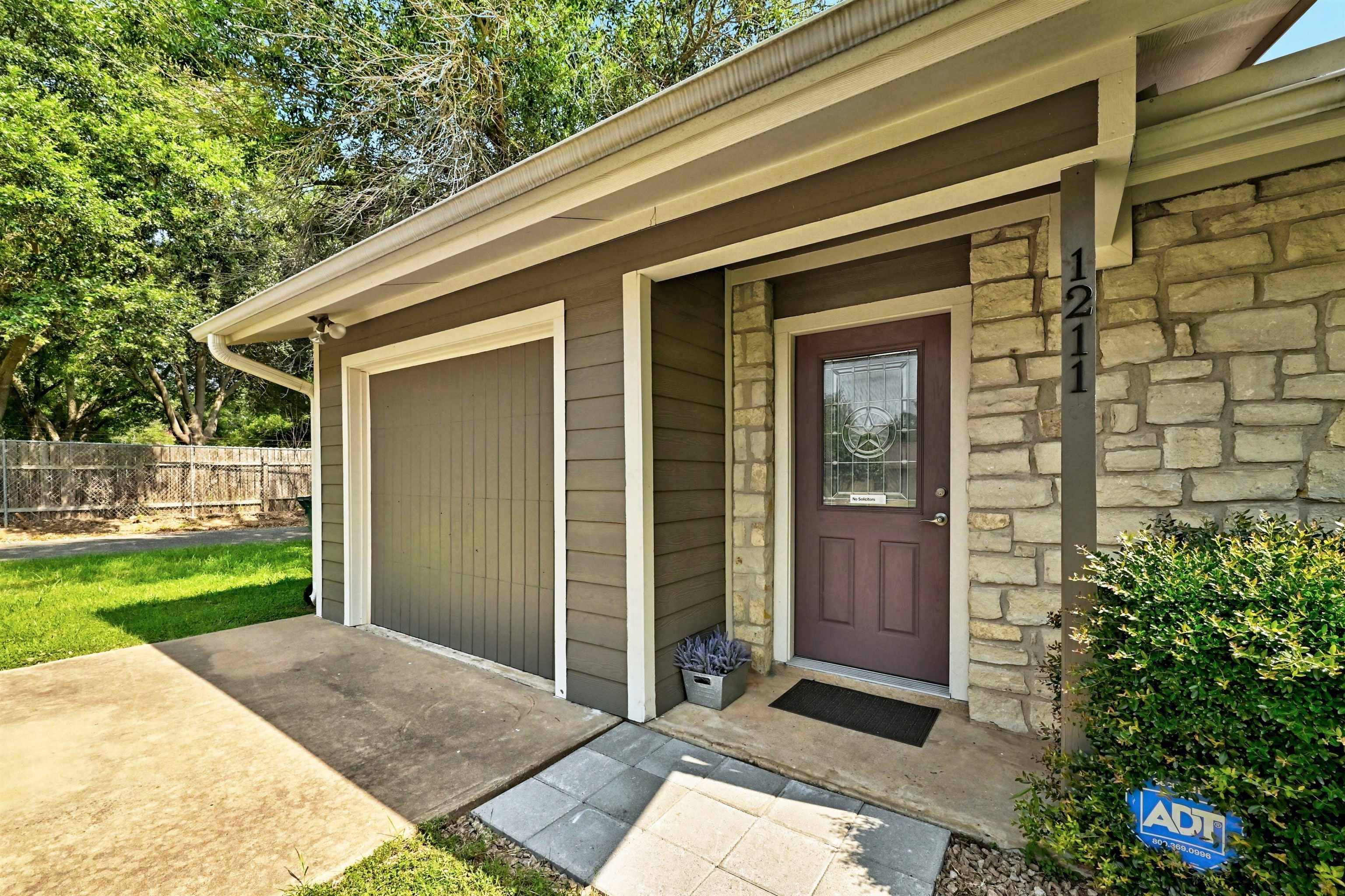 1211 Hackberry DR, Marble Falls, TX 78654