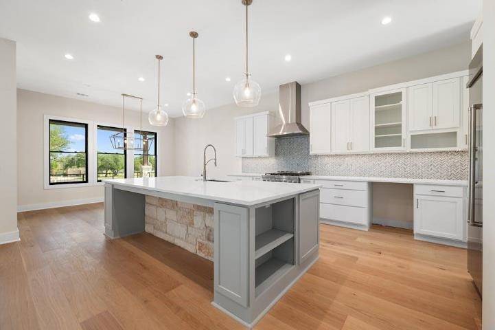 24907 stableford CIR, Spicewood, TX 78669