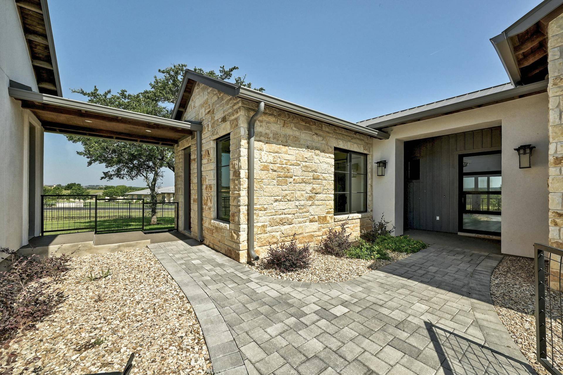 2902 Stableford cove, Spicewood, TX 78669