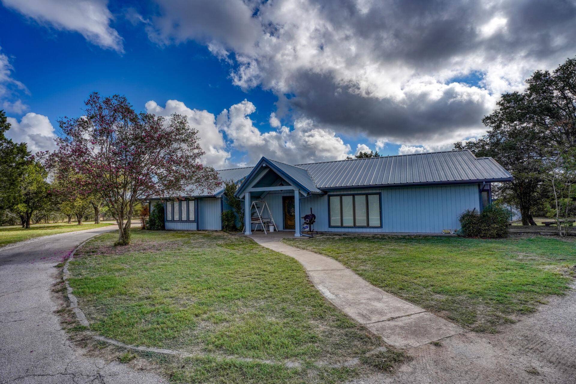 1905 King RD, Marble Falls, TX 78654