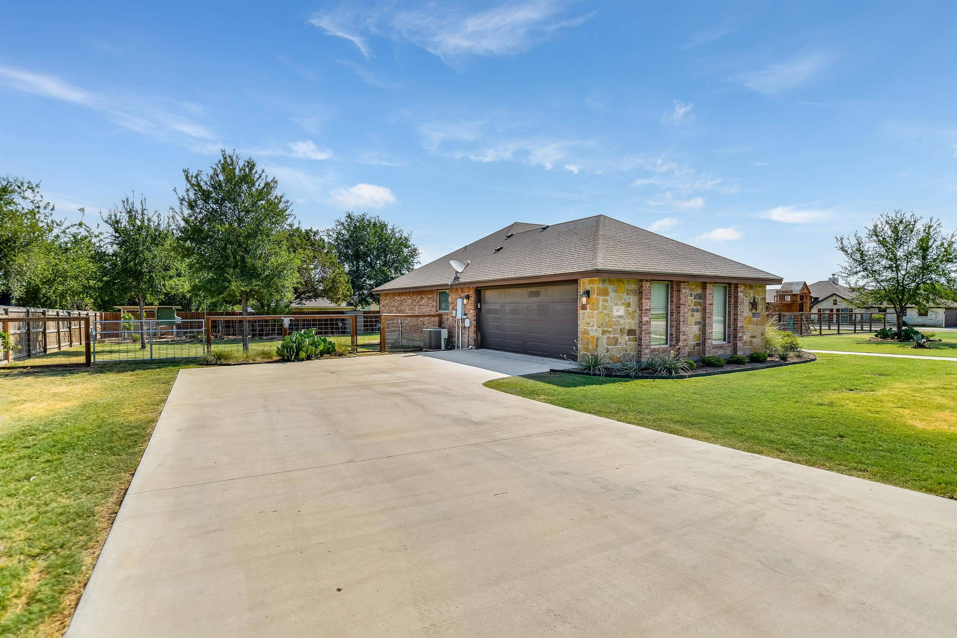 207 Stonehenge, Marble Falls, TX 78654