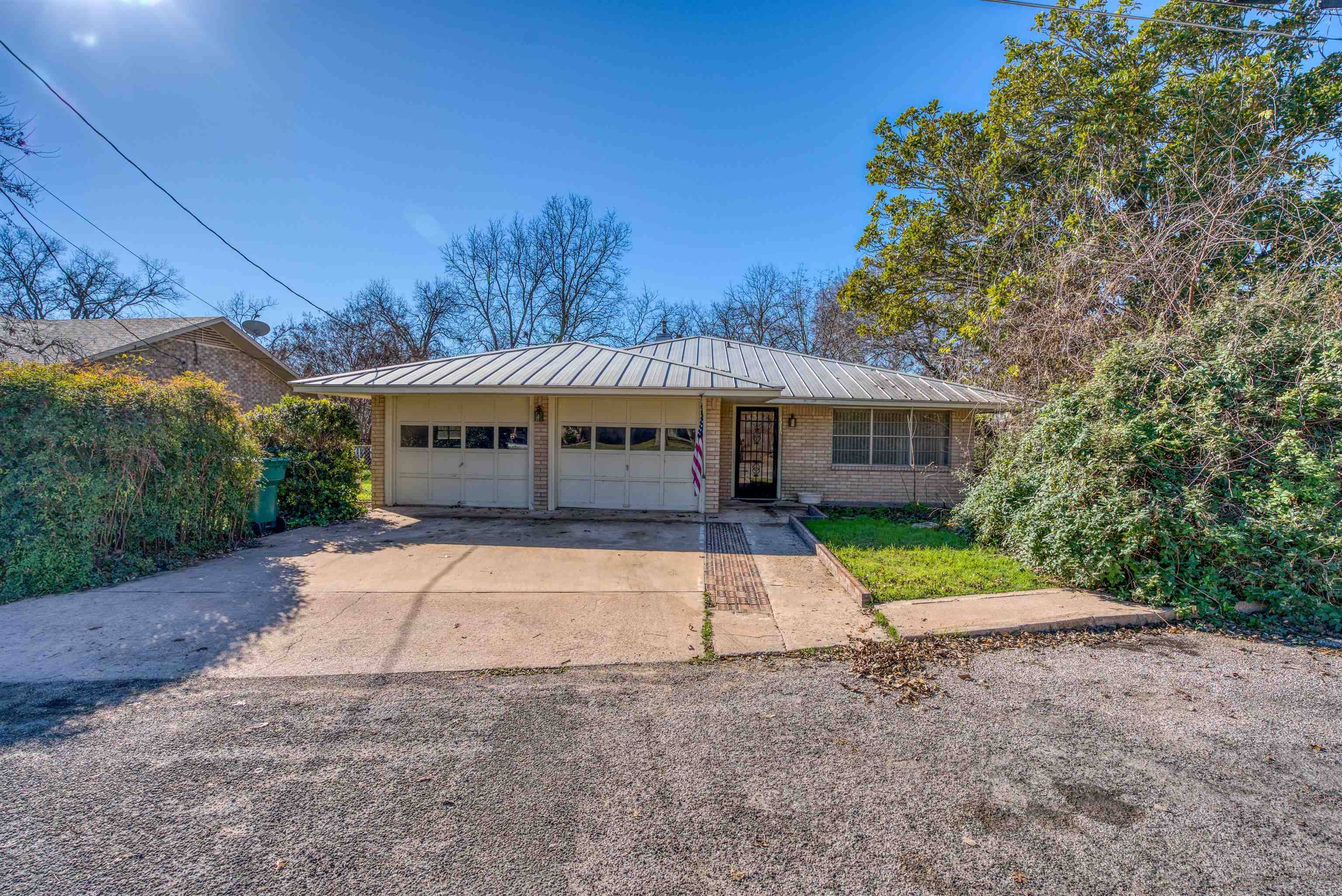 1216 Pecan DR, Marble Falls, TX 78654
