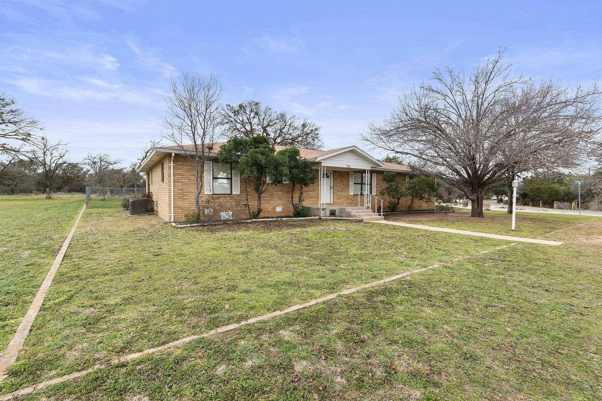 702 W Oak Ridge Dr, Marble Falls, TX 78654