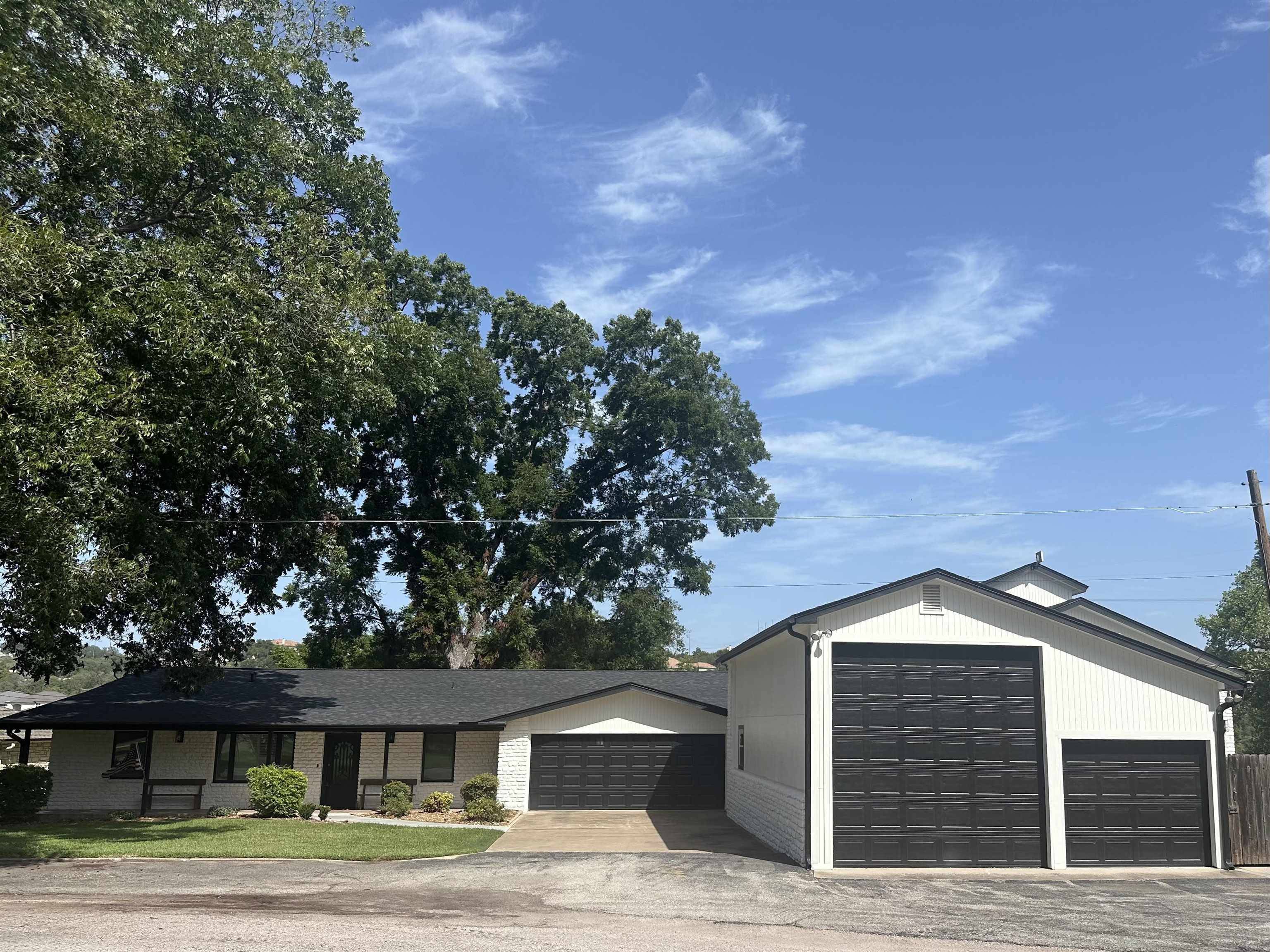 1205 Lakeshore Dr, Marble Falls, TX 78654-0000