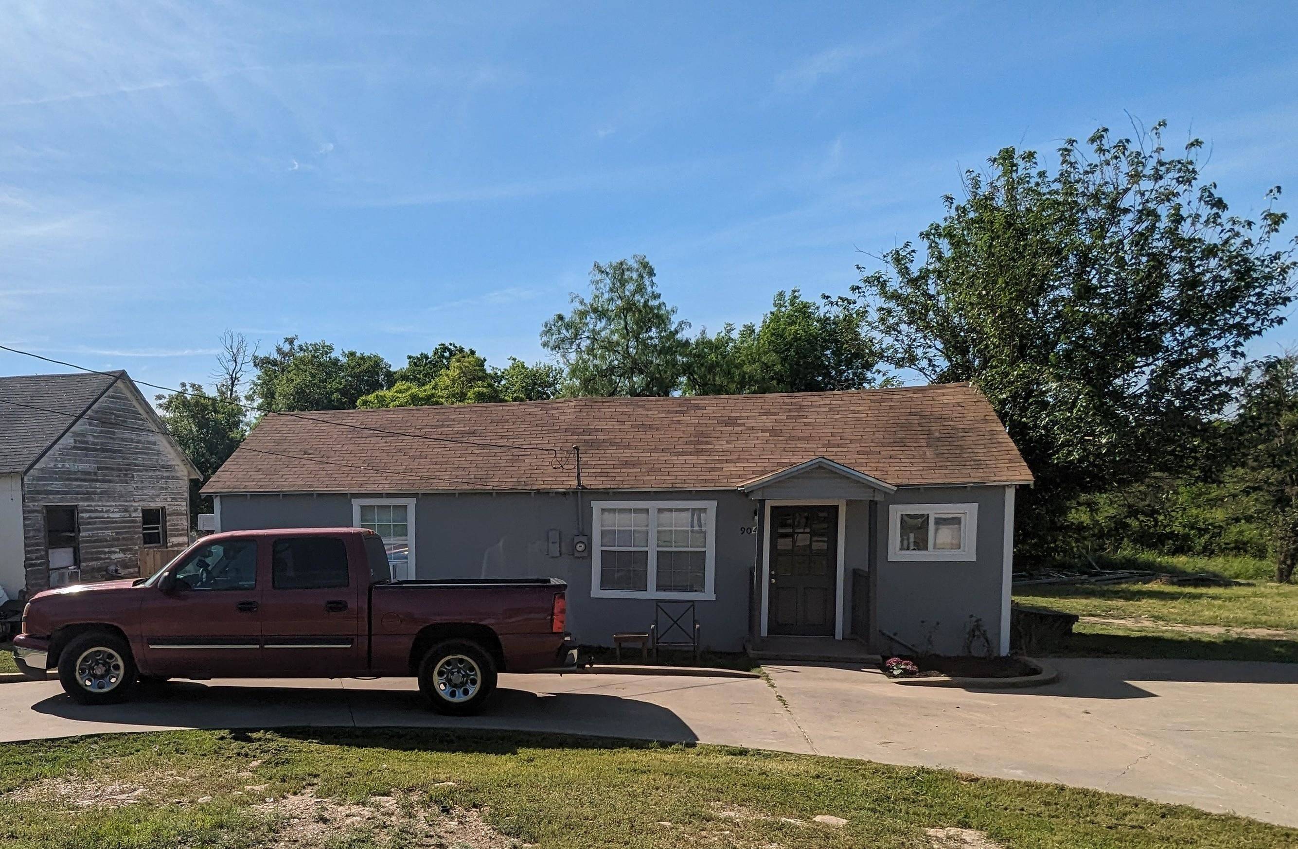 904 E Avenue G, Lampasas, TX 76550