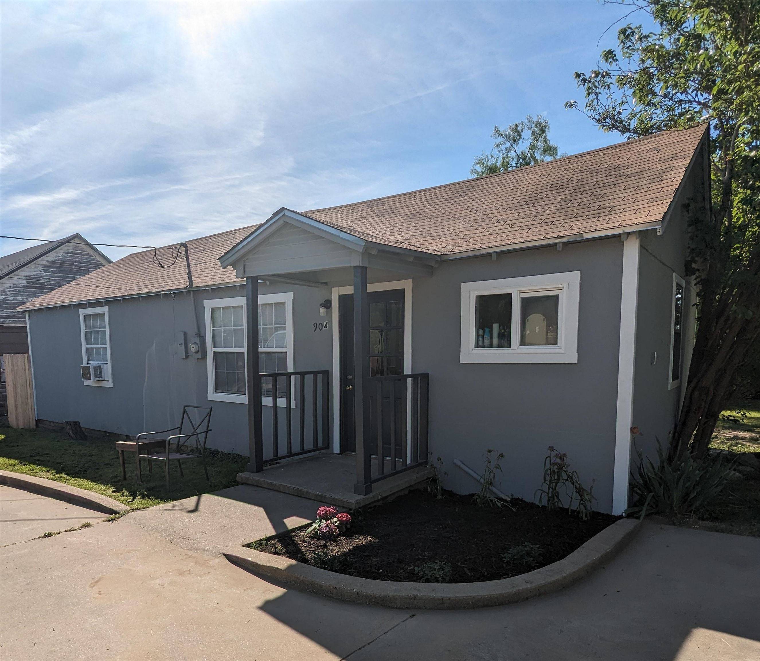904 E Avenue G, Lampasas, TX 76550