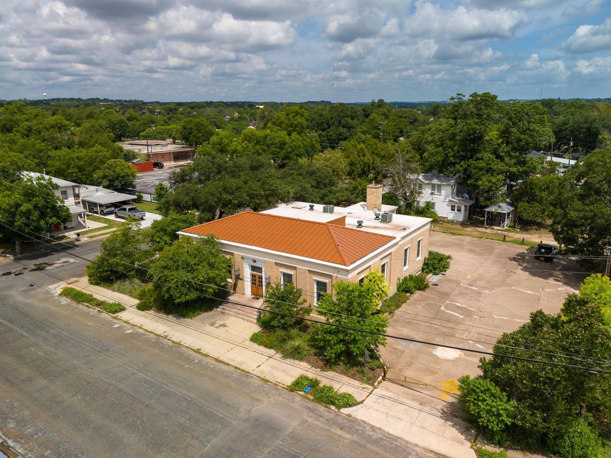 401 E 2ND ST, Lampasas, TX 76550-9998