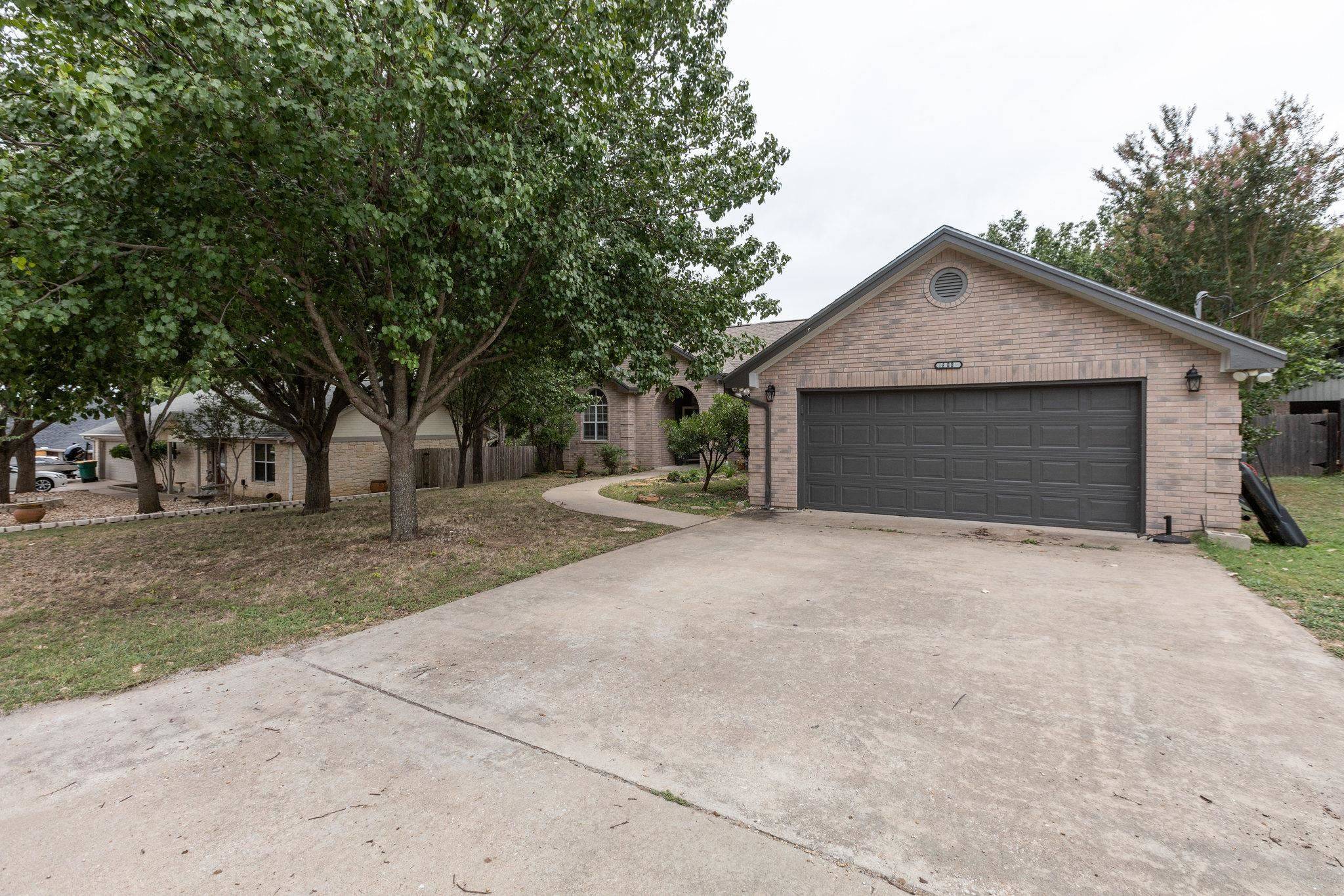 800 Amy CIR, Marble Falls, TX 78654