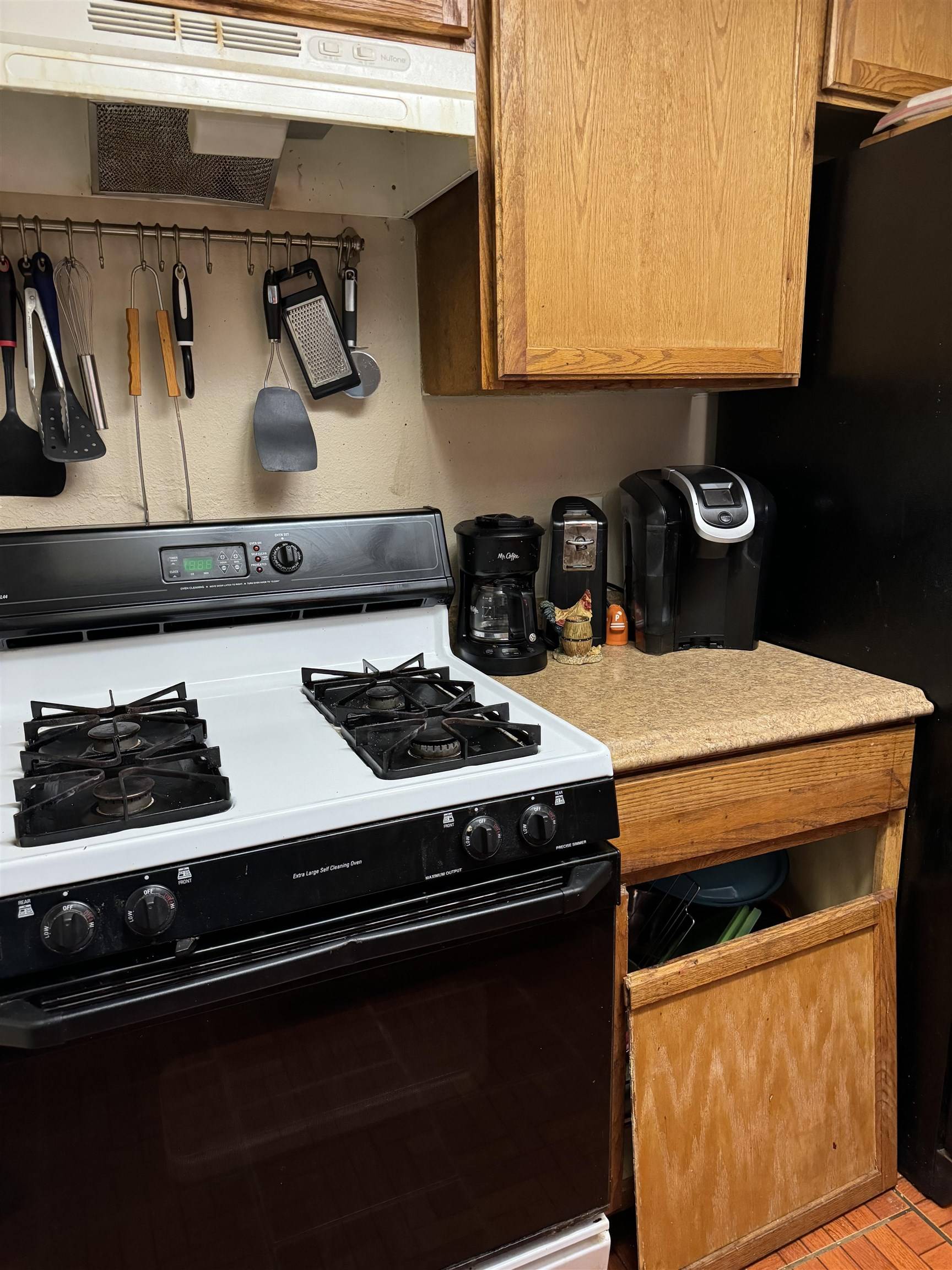1112 Village Green DR, Austin, TX 78753
