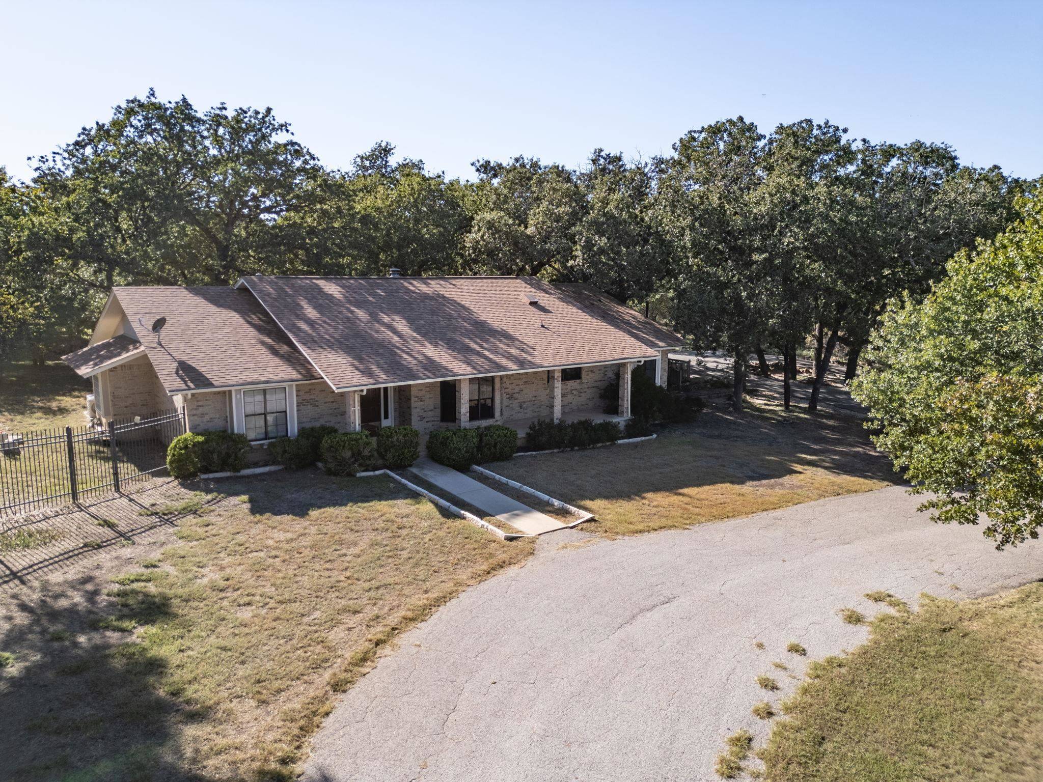 1208 S Willis St, Lampasas, TX 76550