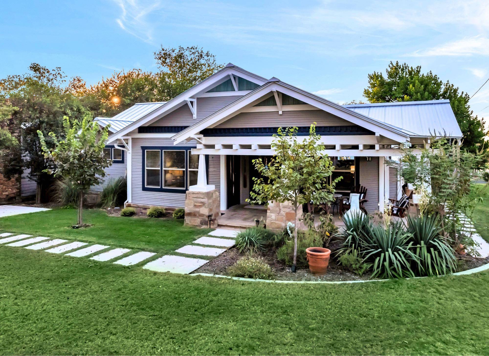 618 Avenue E, Marble Falls, TX 78654-0000