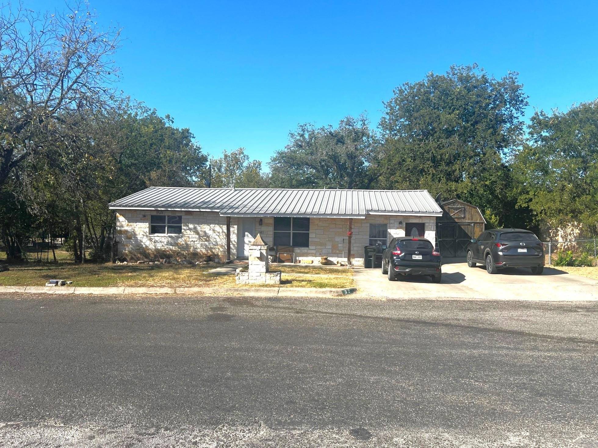 32 Hillcrest Dr, Lampasas, TX 76550