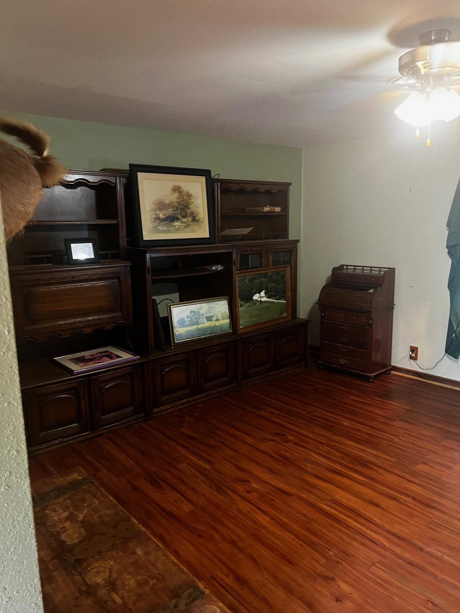 32 Hillcrest Dr, Lampasas, TX 76550