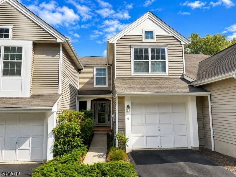 4 Woodmont Dr, Randolph Twp., NJ 07869