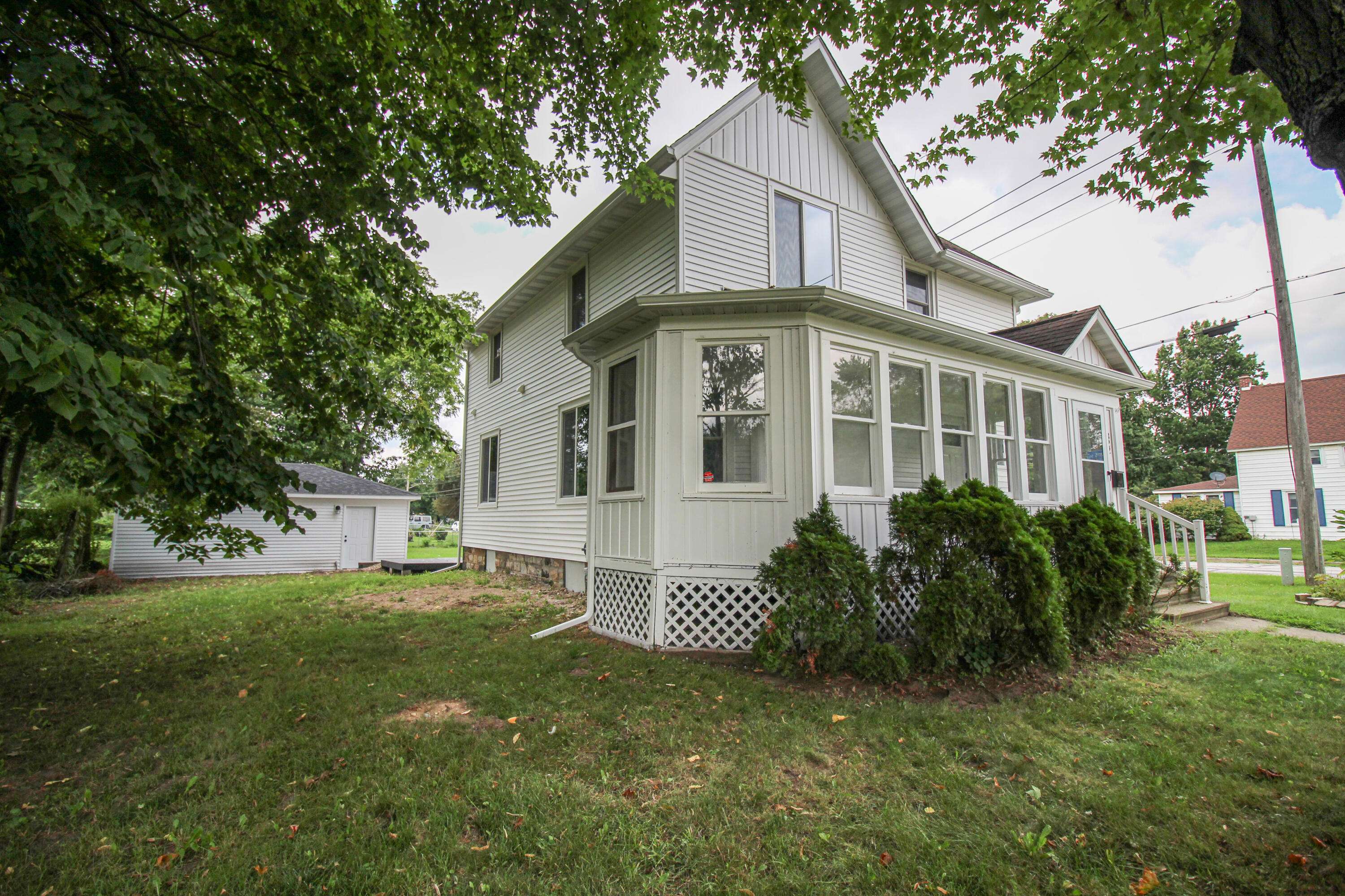 822 N Main ST, Three Rivers City, MI 49093