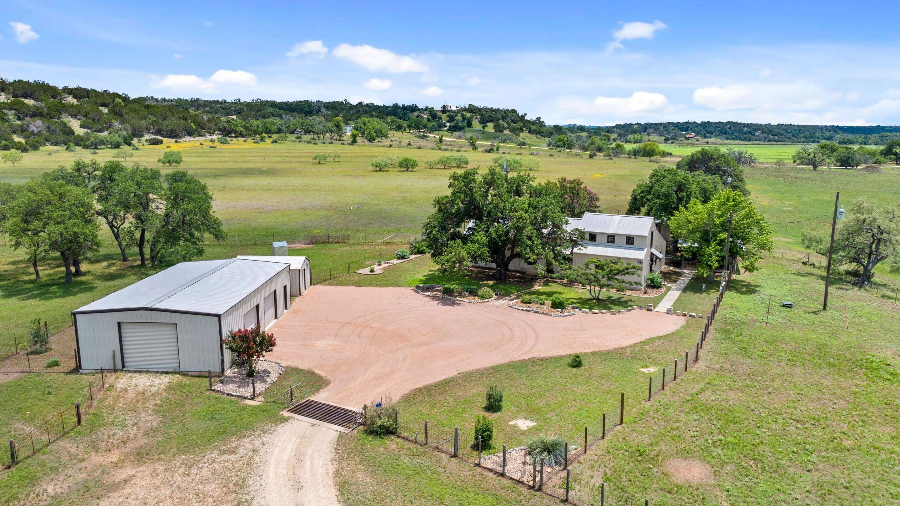 544 Alfred Henke RD, Fredericksburg, TX 78624