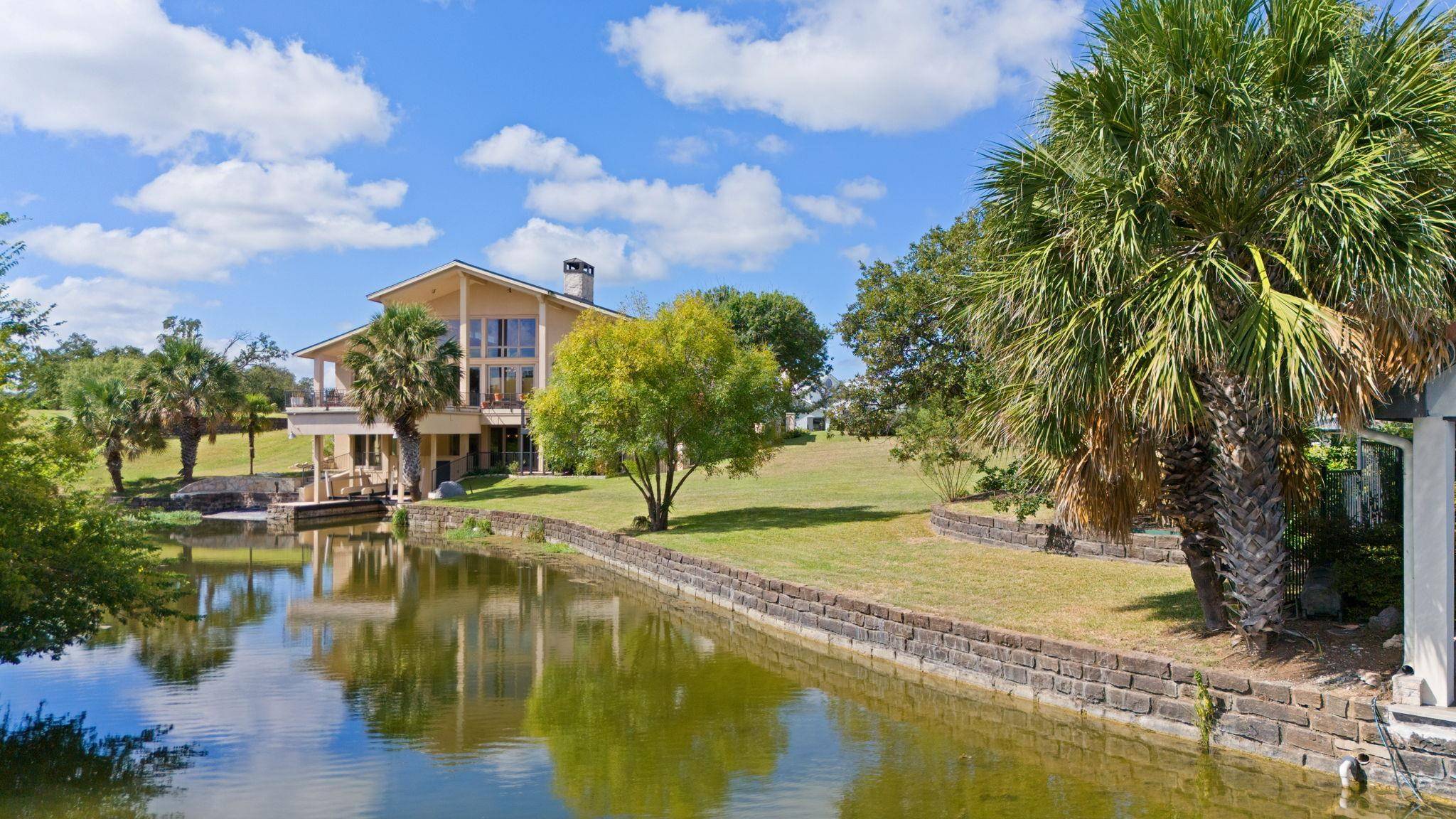 68 Applehead Island Dr, Horseshoe Bay, TX 78657