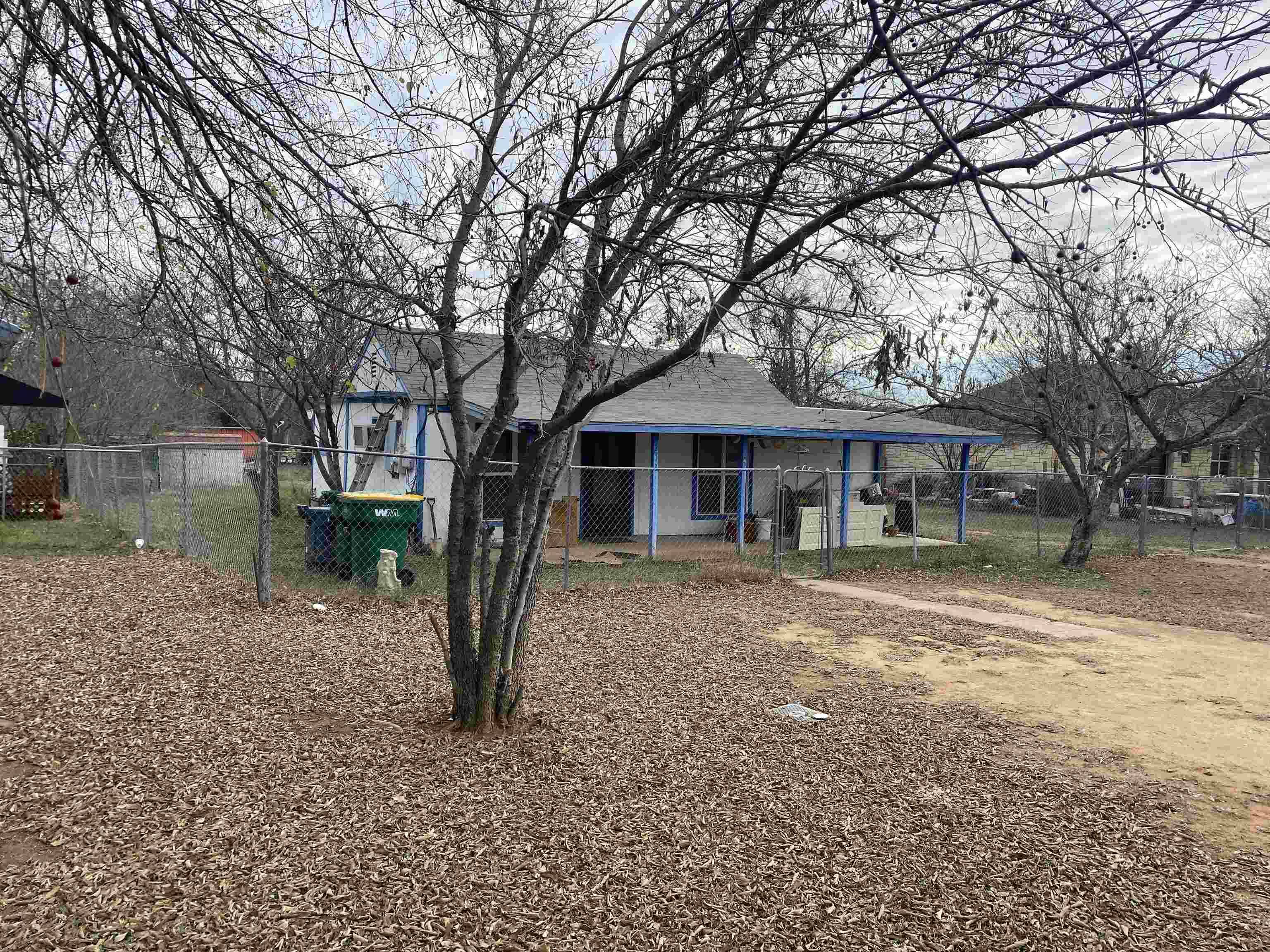 213 Avenue M, Marble Falls, TX 78654-5617
