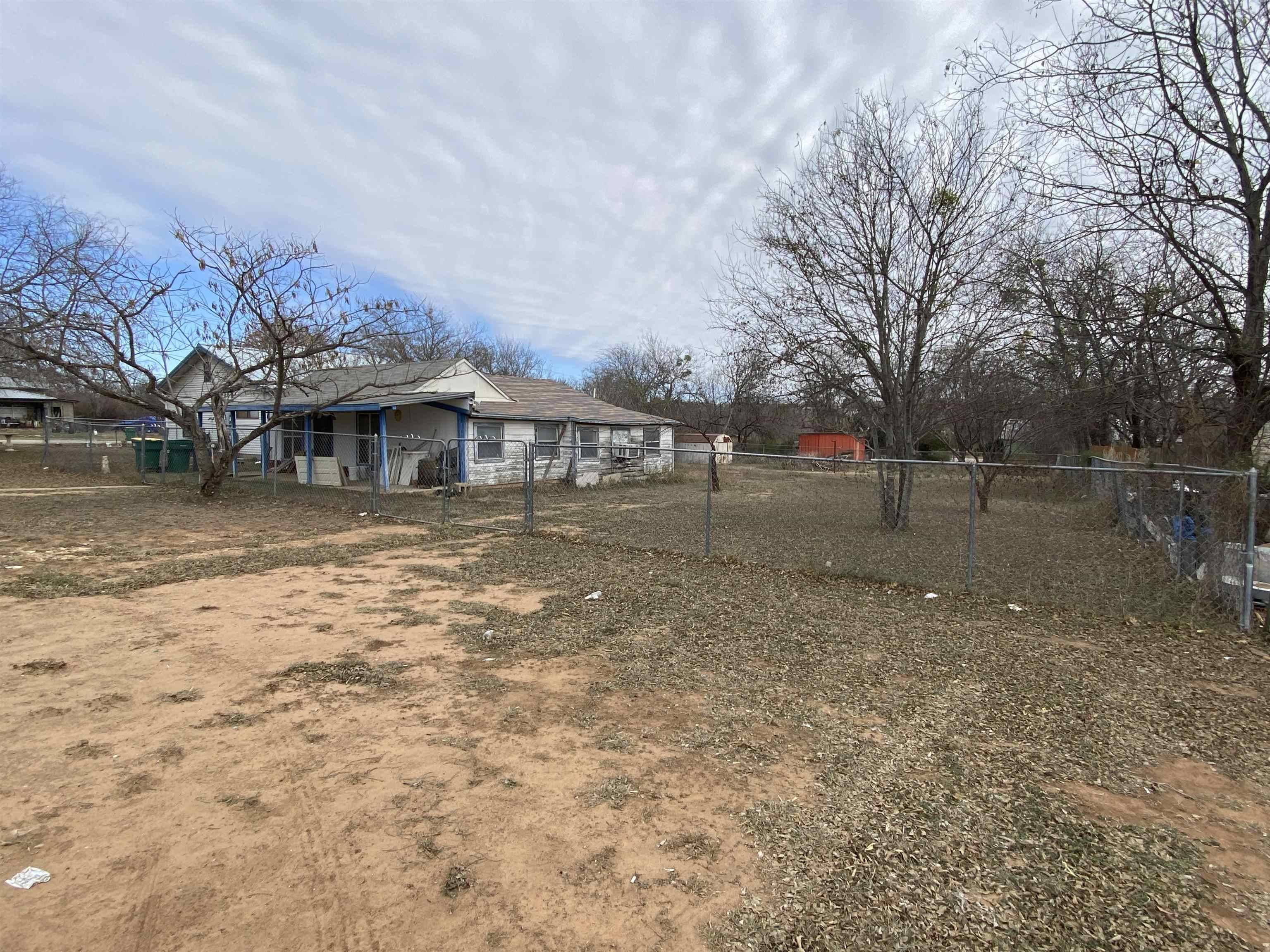 213 Avenue M, Marble Falls, TX 78654-5617