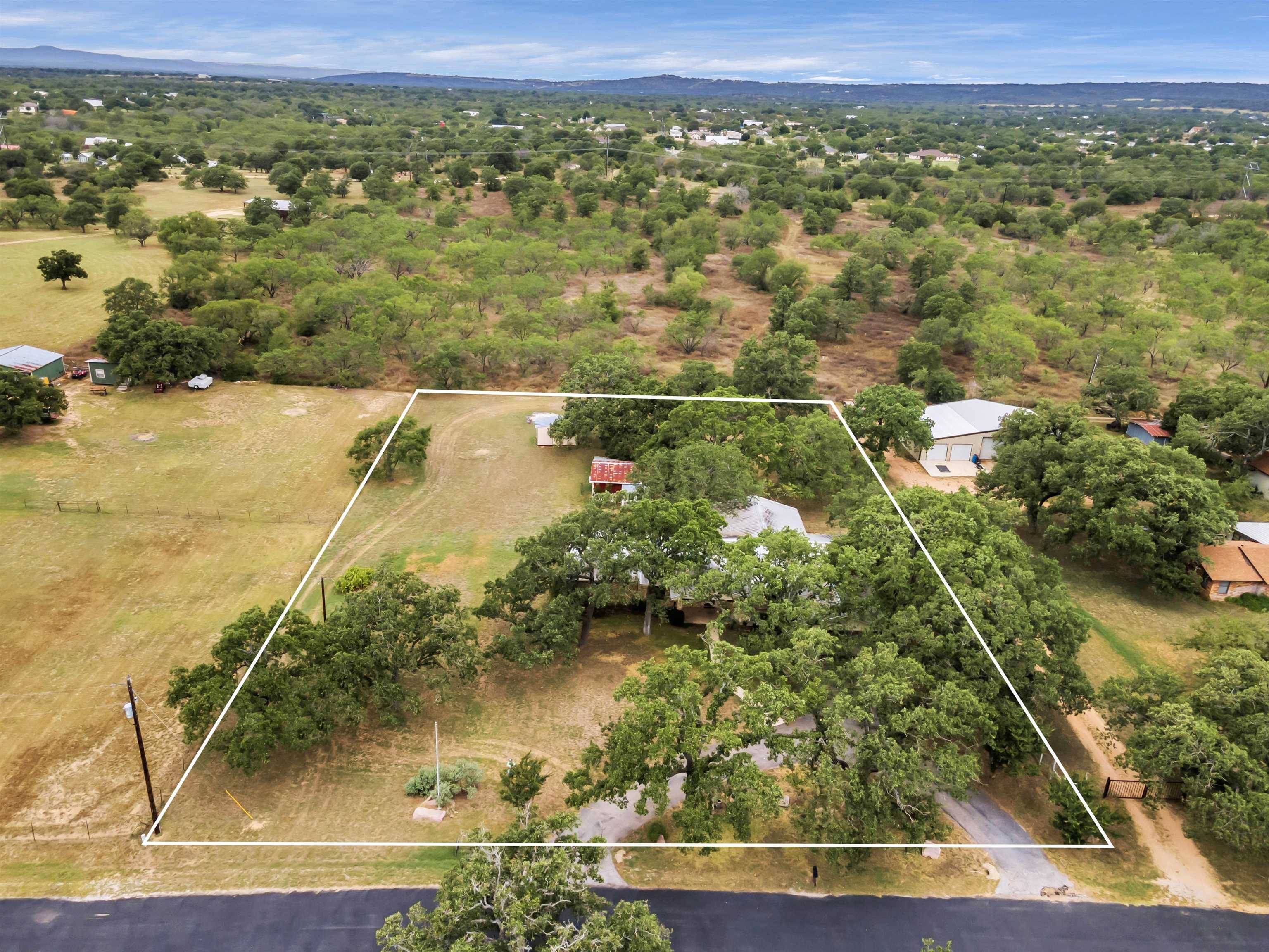 519 Lariat LN, Marble Falls, TX 78654-0000