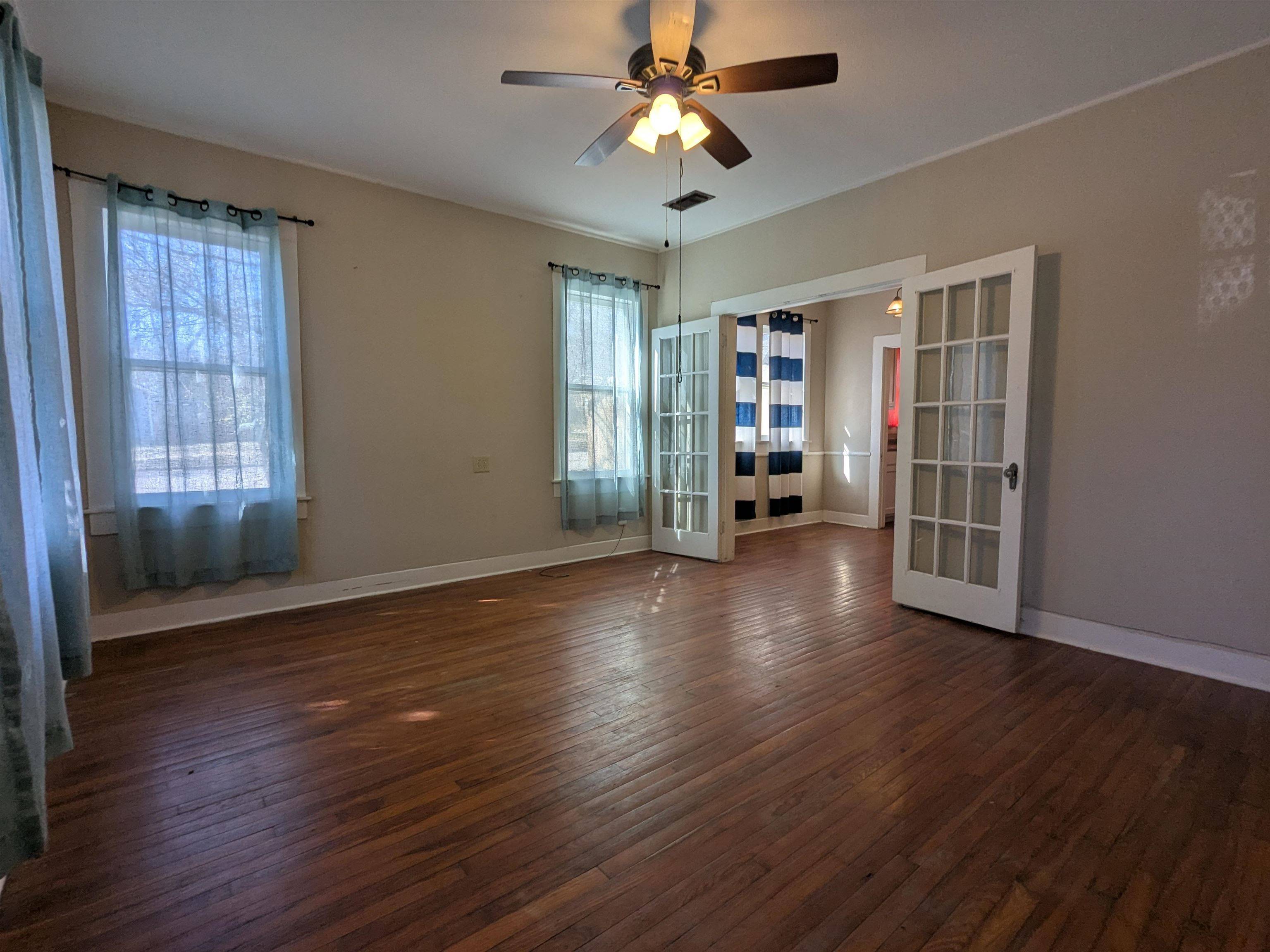 207 W 5Th St, Lampasas, TX 76550