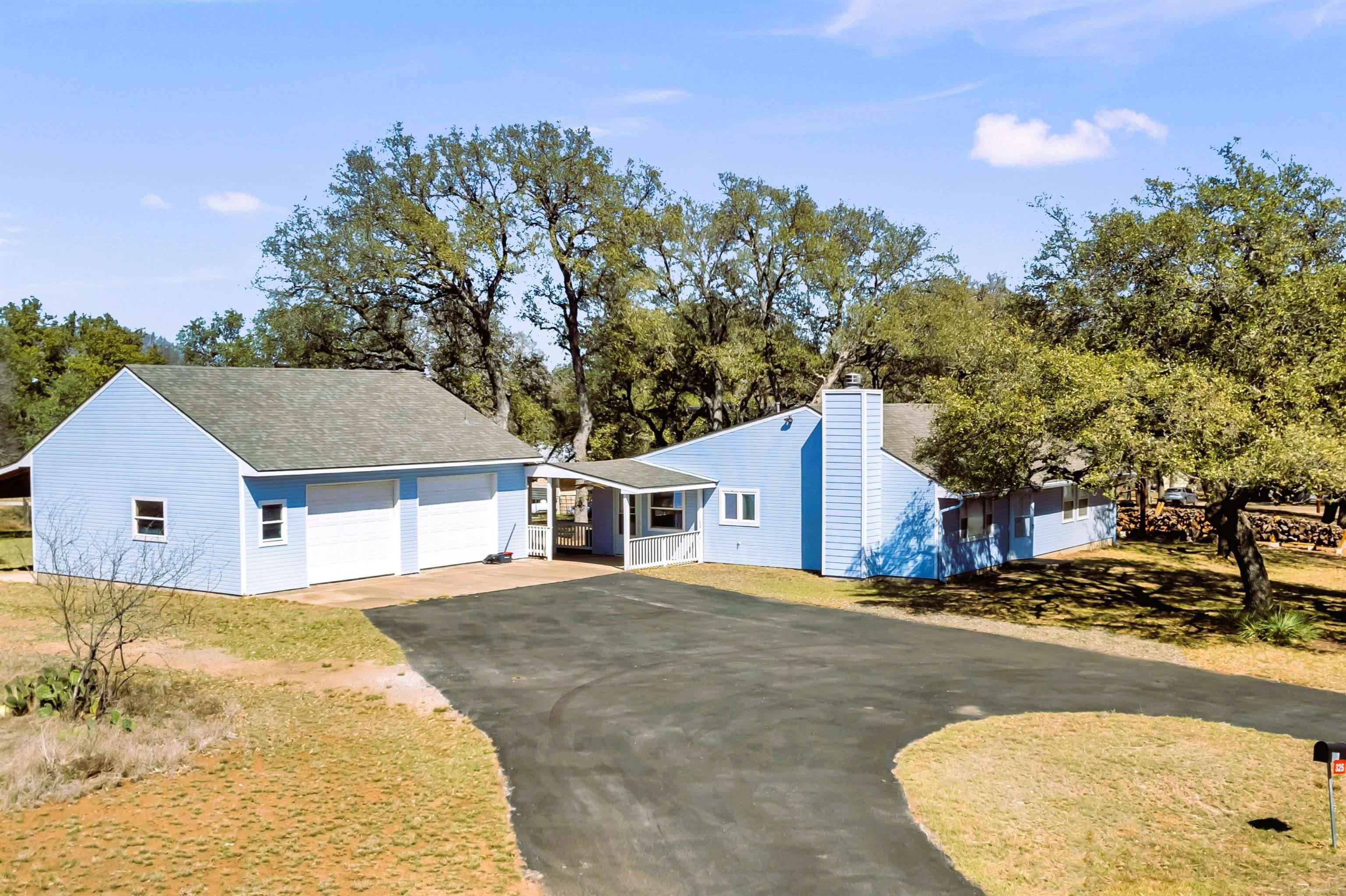 325 Sandy Harbor DR, Horseshoe Bay, TX 78657