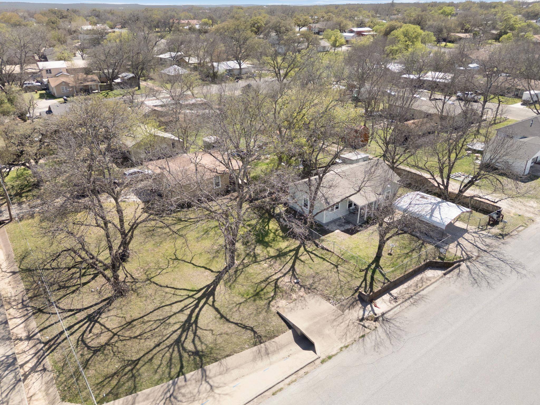 404 W Avenue B, Lampasas, TX 76550