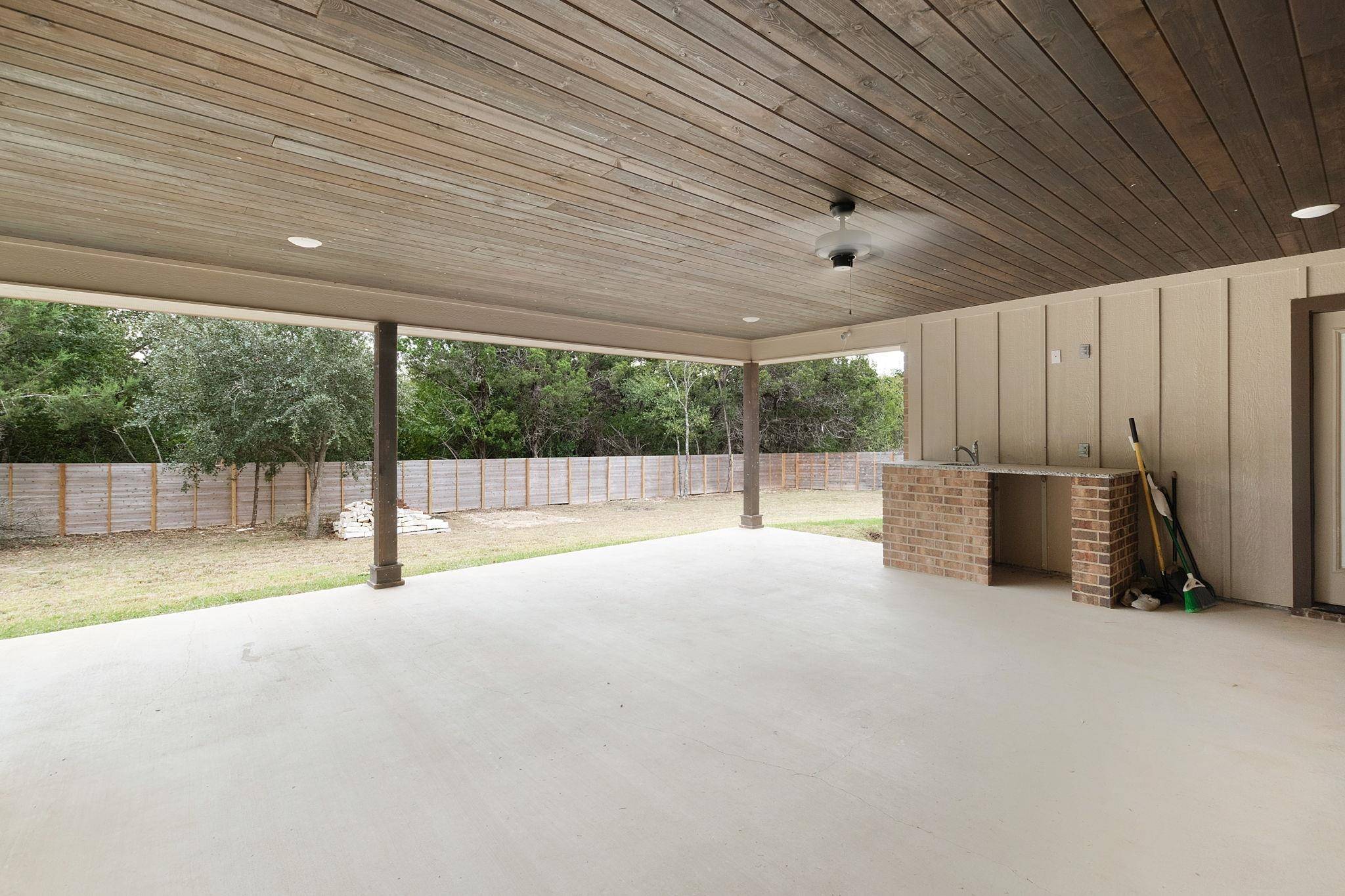 101 Savage Cir, Out Of Area, TX 76522