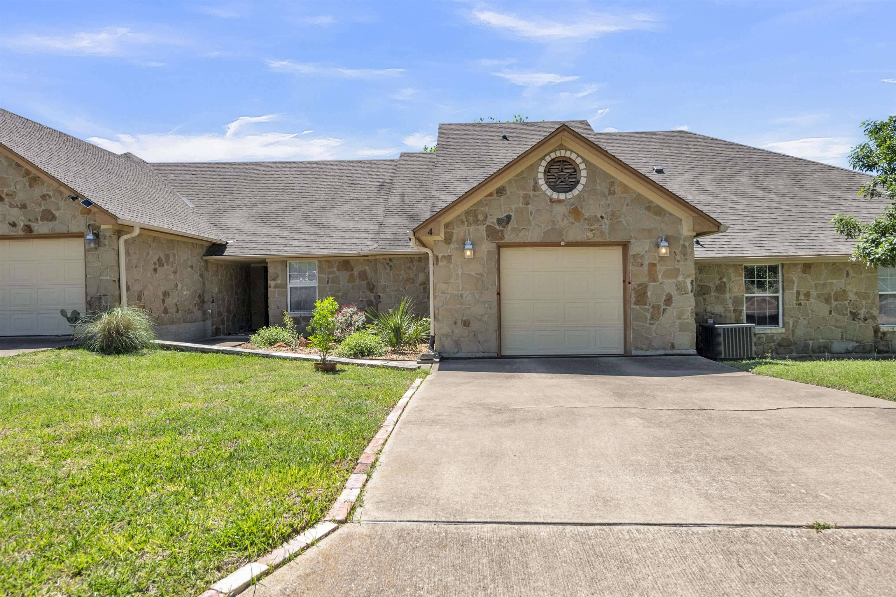 4 Matthews DR, Lampasas, TX 76550