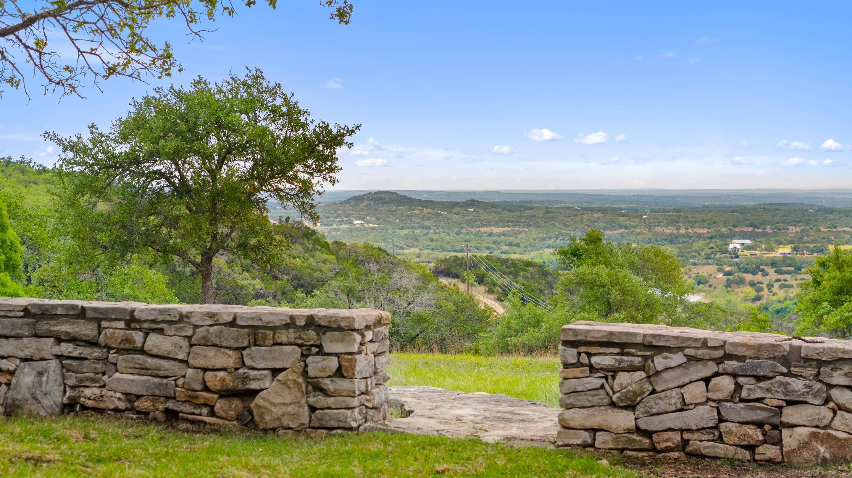 1519 Brushy Top Trail, Blanco, TX 78606
