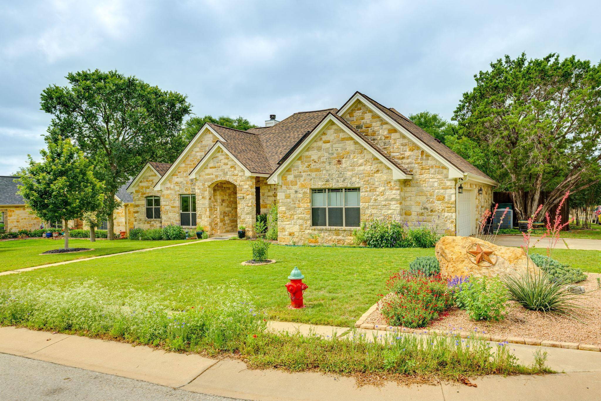 402 Woodland Park Dr, Marble Falls, TX 78654