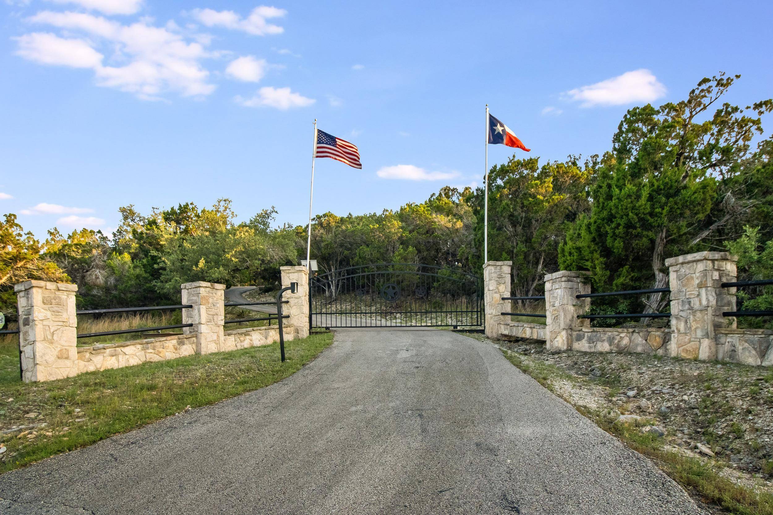 4671 Fischer Store Rd, Wimberley, TX 78676