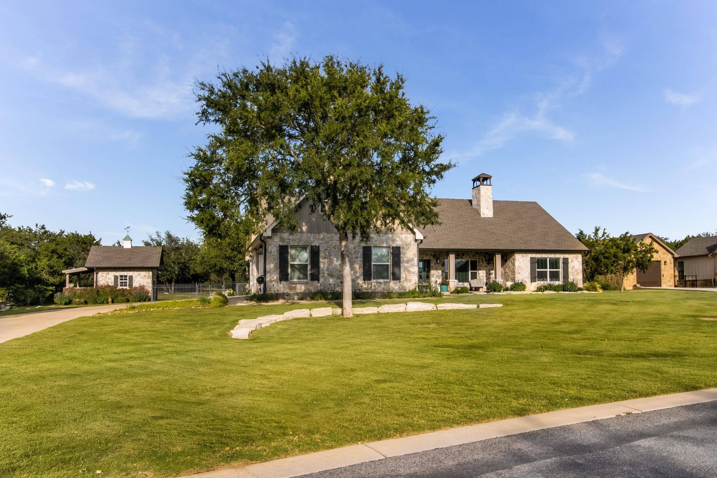 400 Capstone DR, Marble Falls, TX 78654
