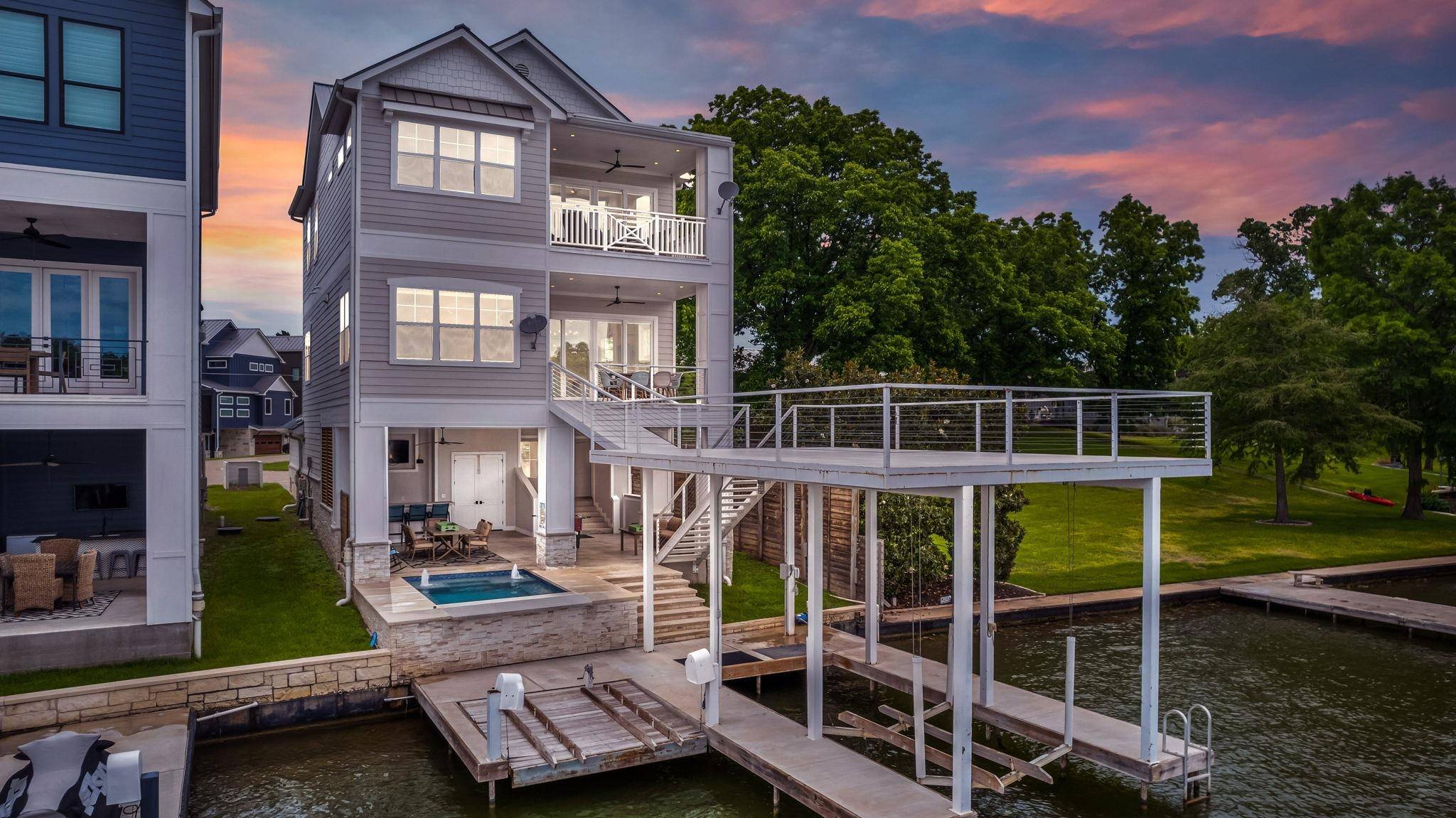 127 Cypress Shores Ln, Kingsland, TX 78639