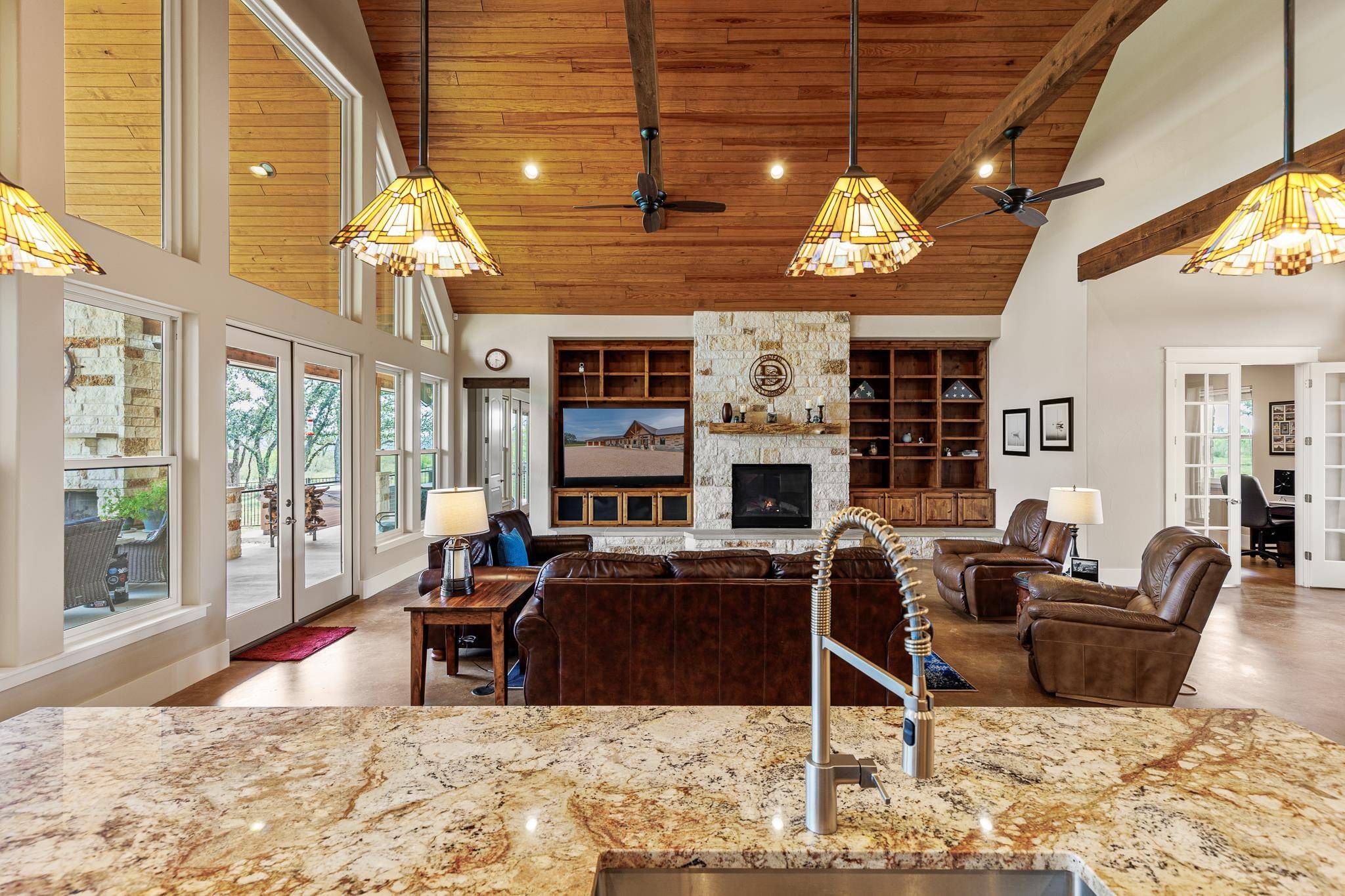 195 Chimney Cove DR, Marble Falls, TX 78654-9998